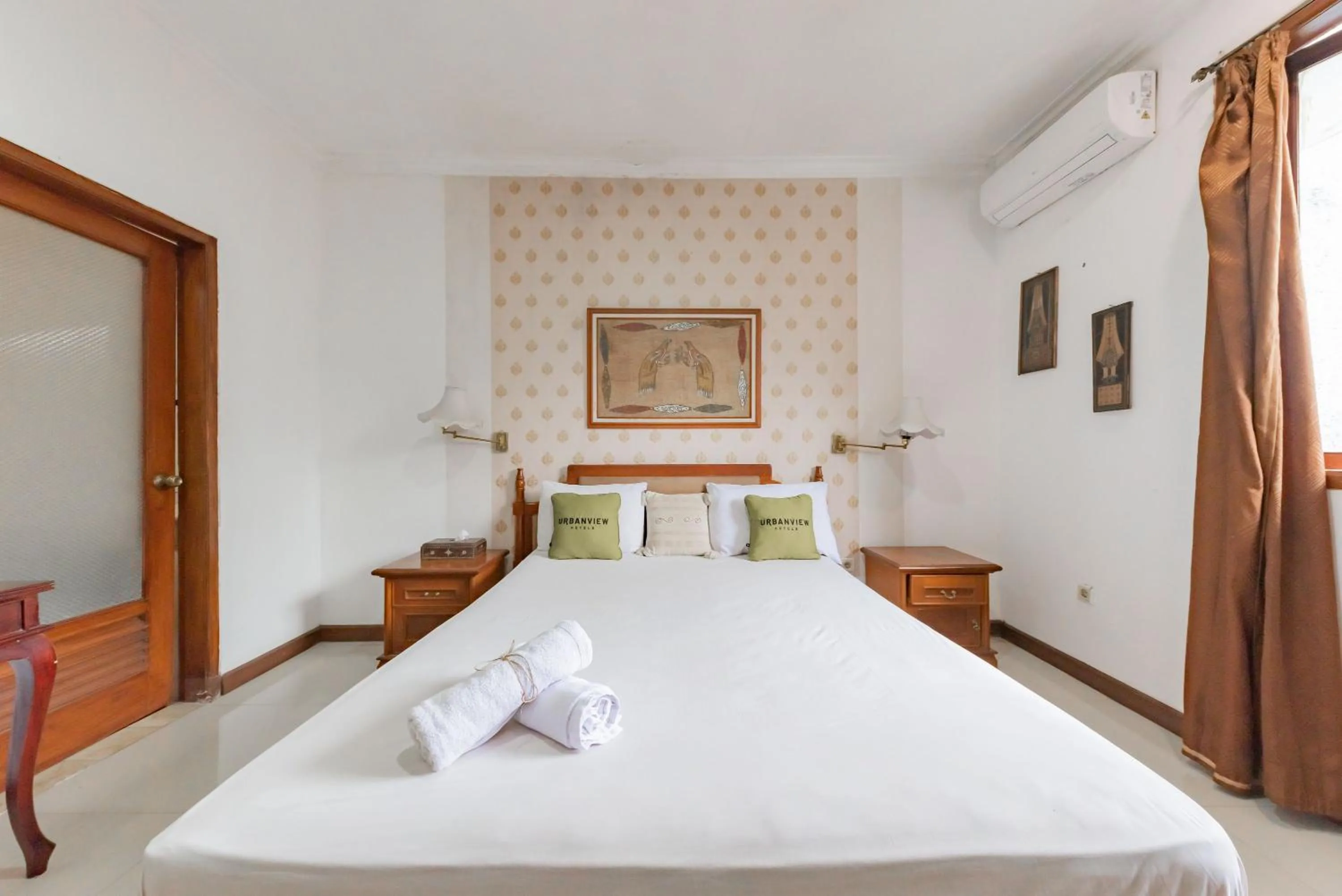 Deluxe Room in Urbanview De Ethnic Hotel Bandung by RedDoorz