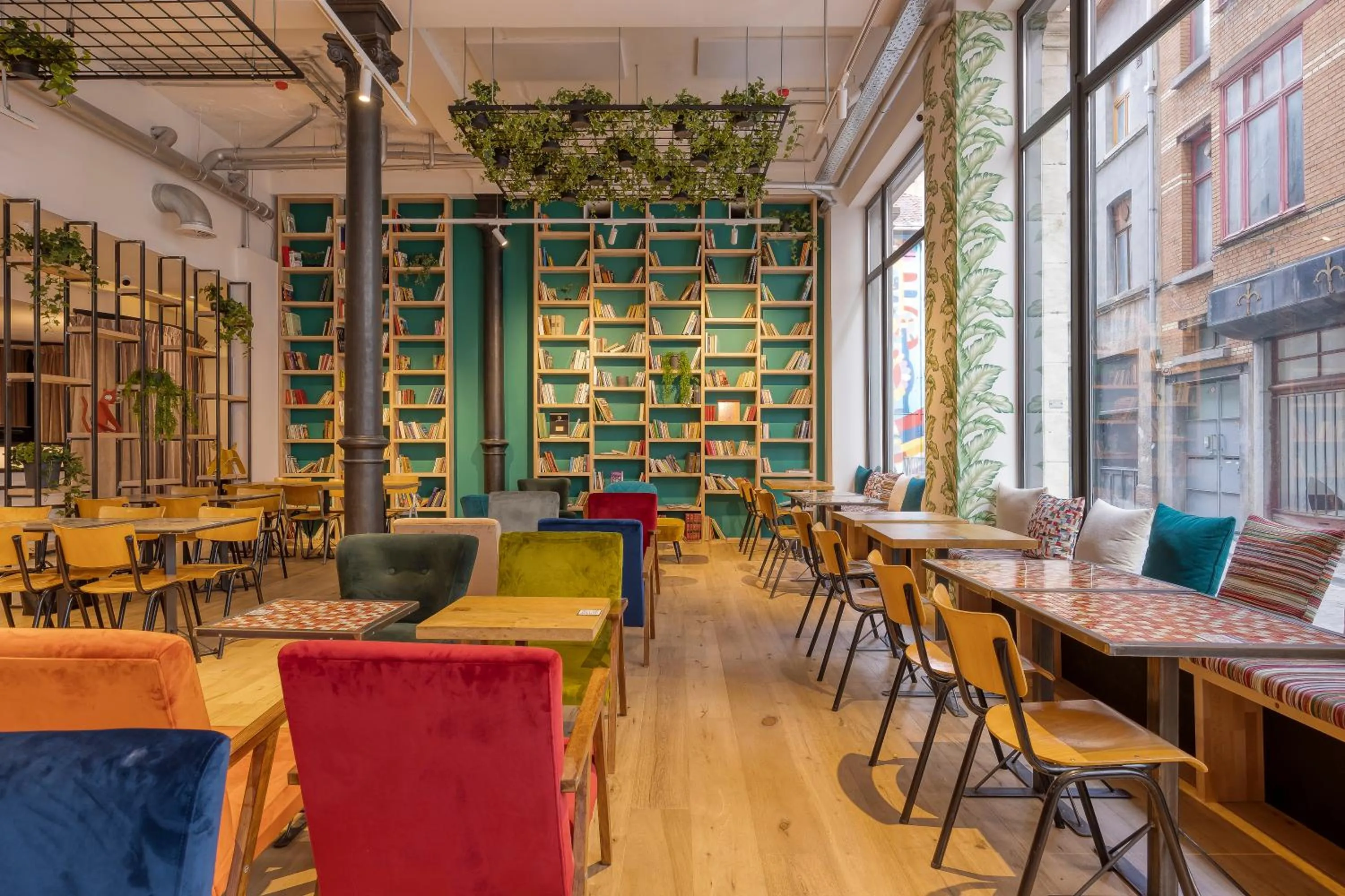 Restaurant/places to eat in Aris Grand Place Hotel