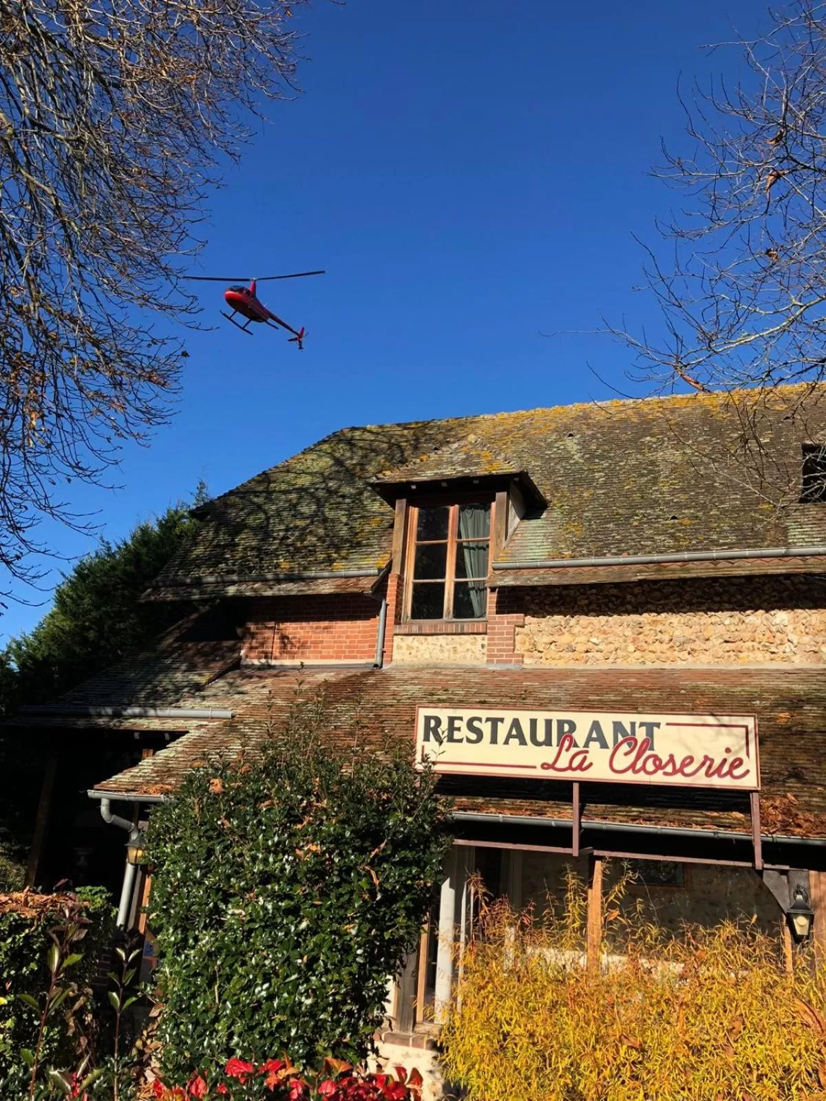 Restaurant/places to eat in Château Corneille