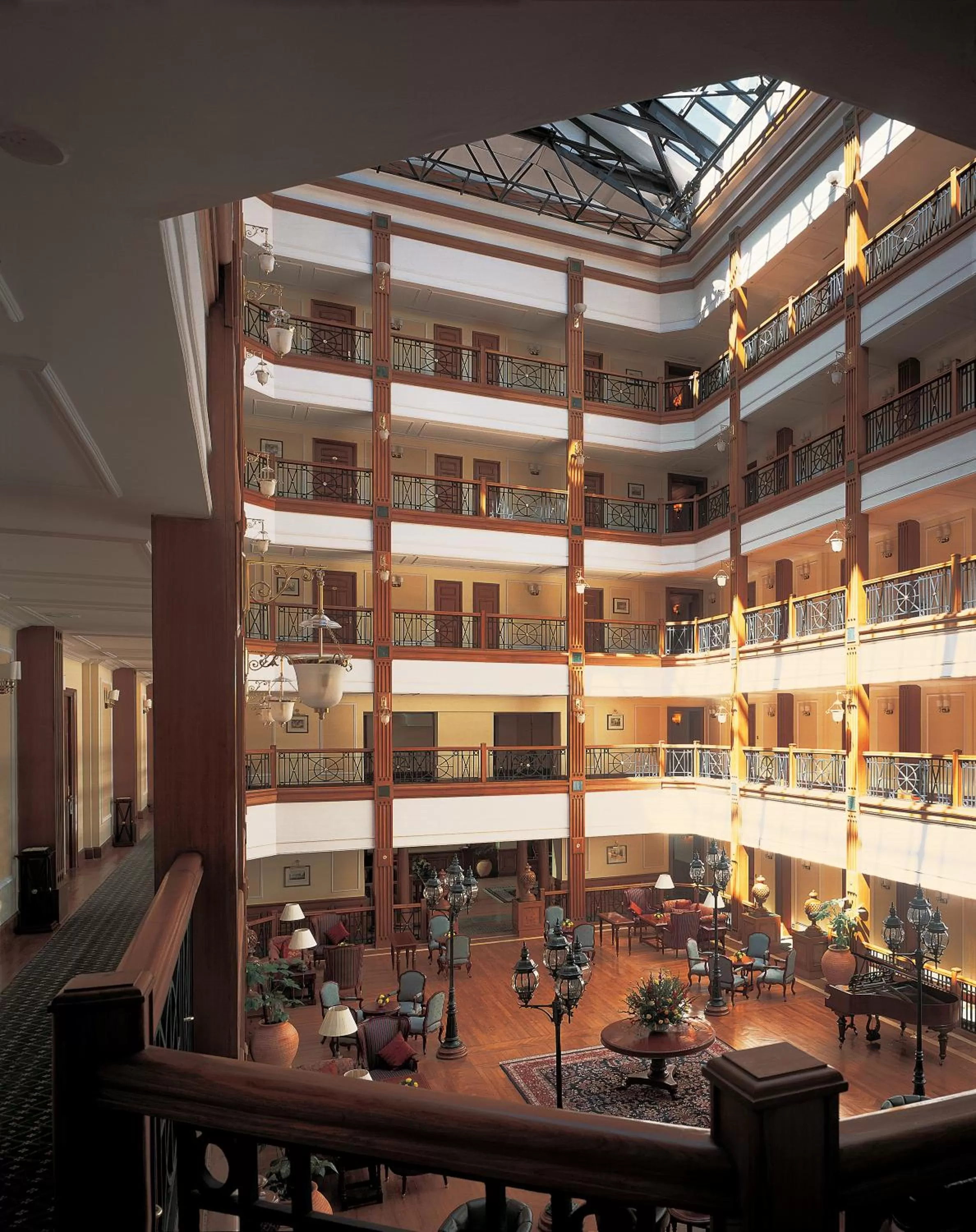 Lounge or bar in The Oberoi Cecil