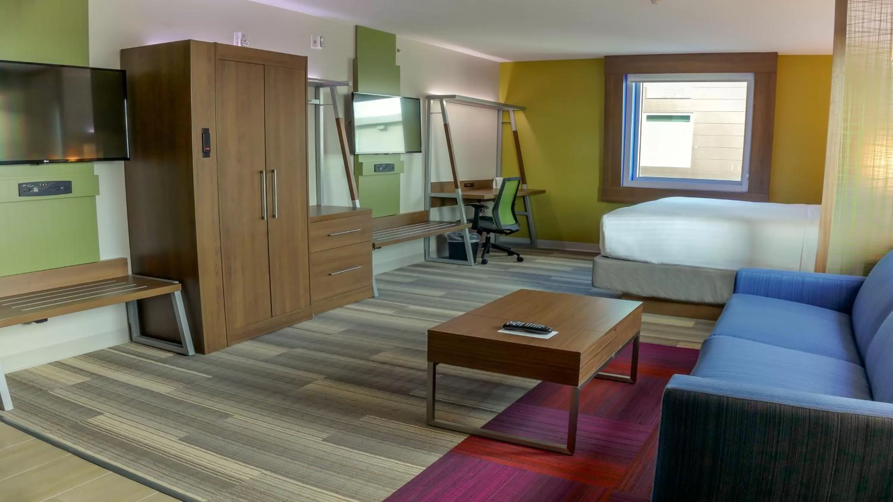 Photo of the whole room in Holiday Inn Express & Suites Miami Airport East by IHG