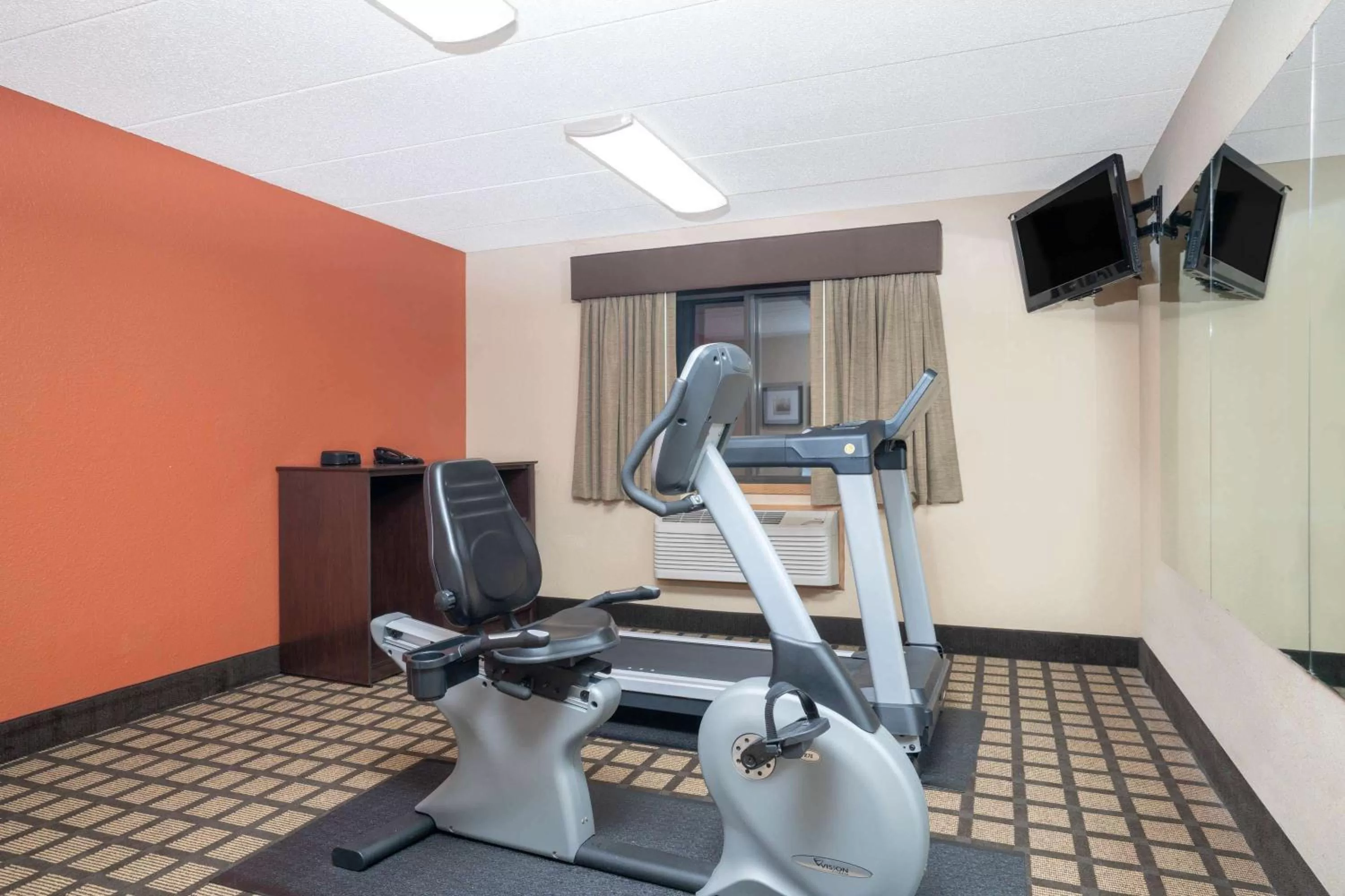 Fitness centre/facilities in Baymont by Wyndham Lakeville
