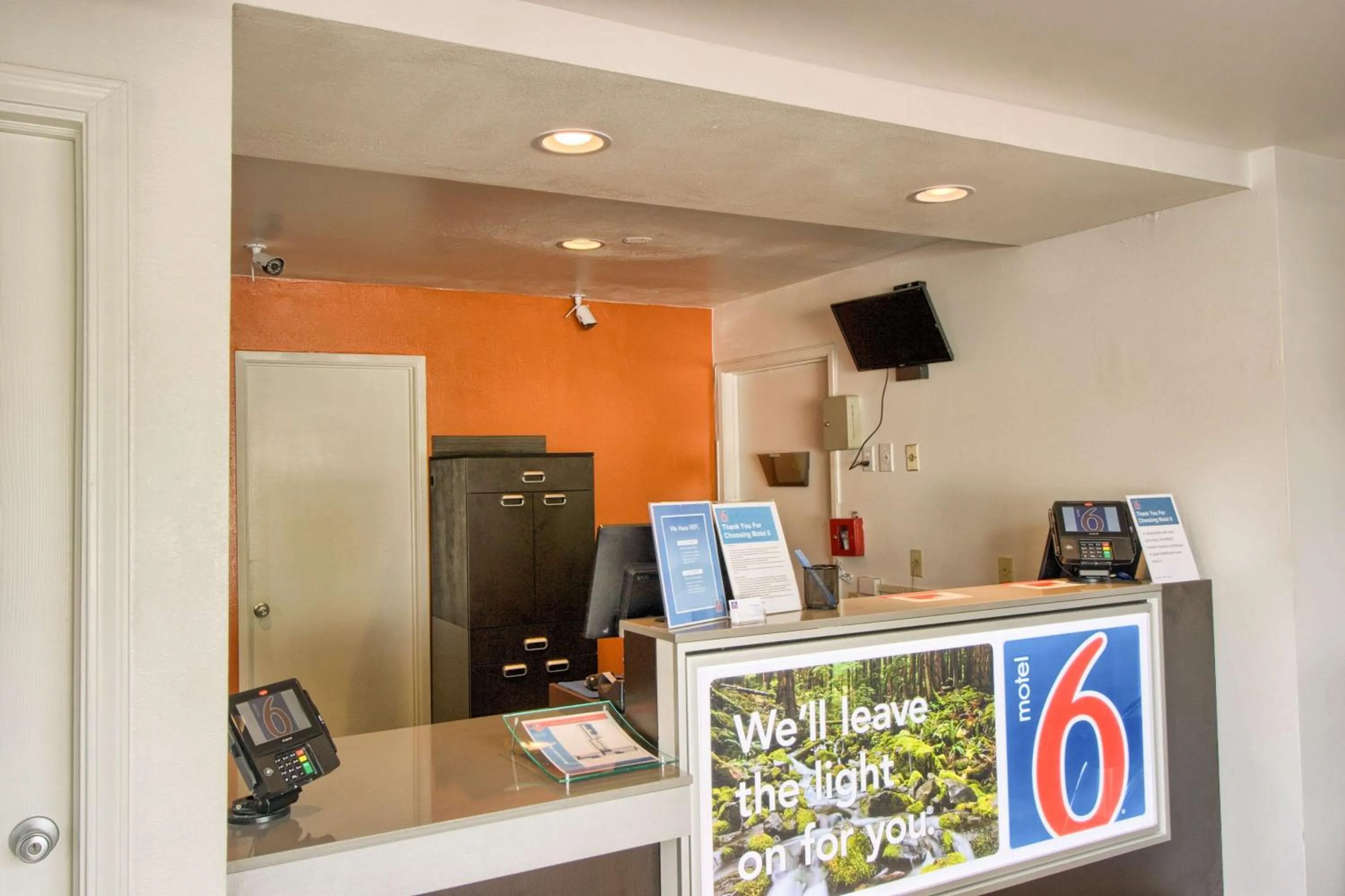 Lobby or reception in Motel 6-Everett, WA - North