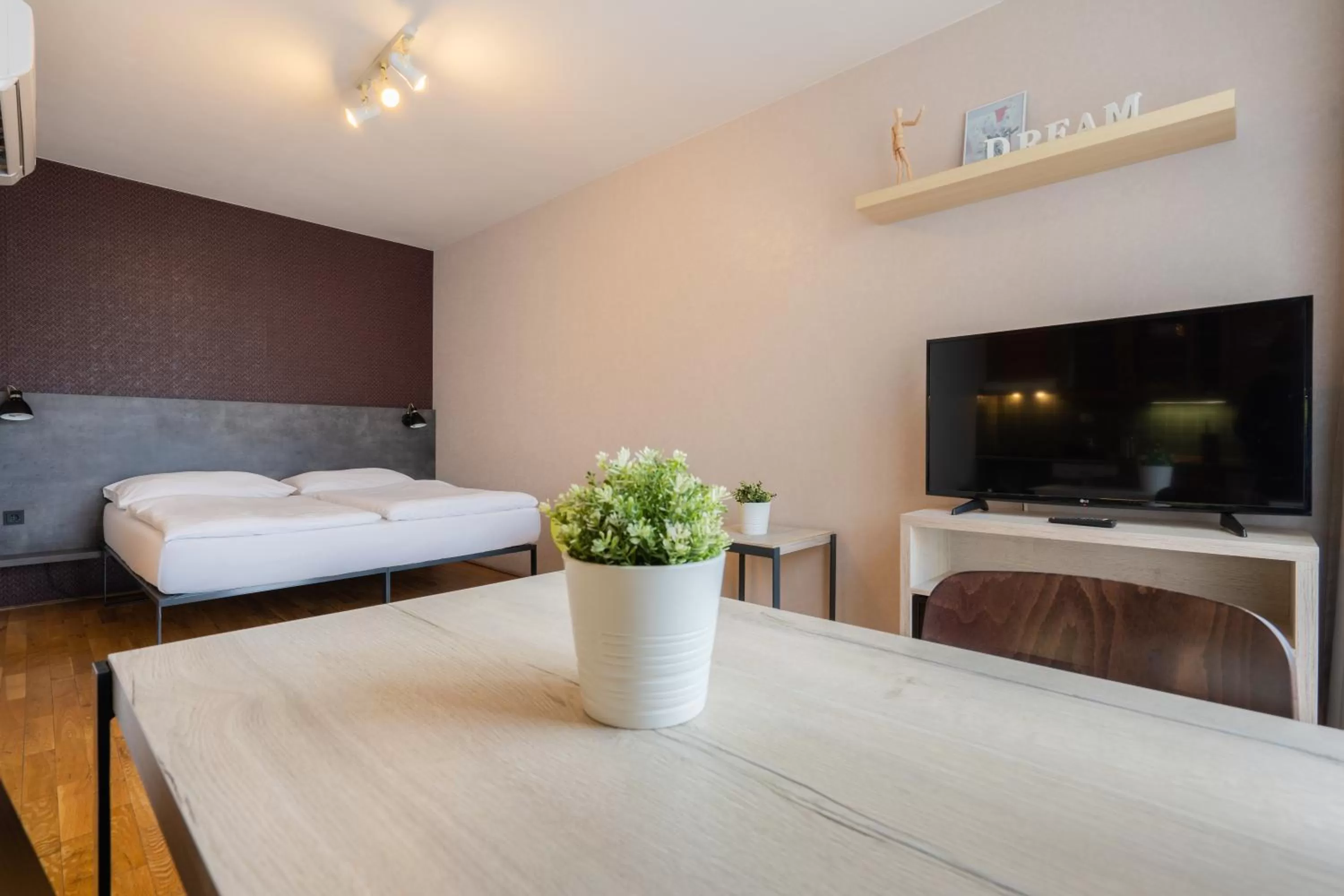 Bedroom, Bed in EA ApartHotel Melantrich