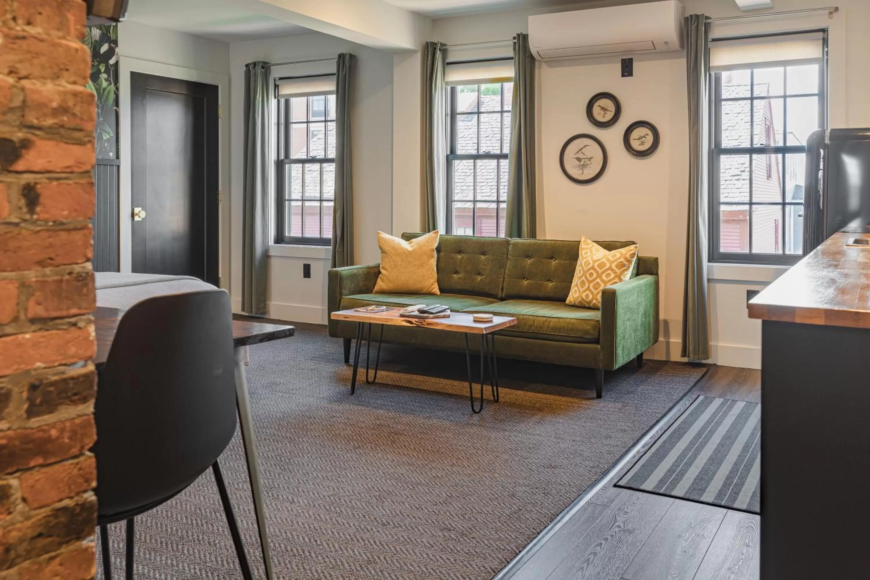 Living room, Seating Area in THE INN DOWNTOWN - Portsmouth, NH