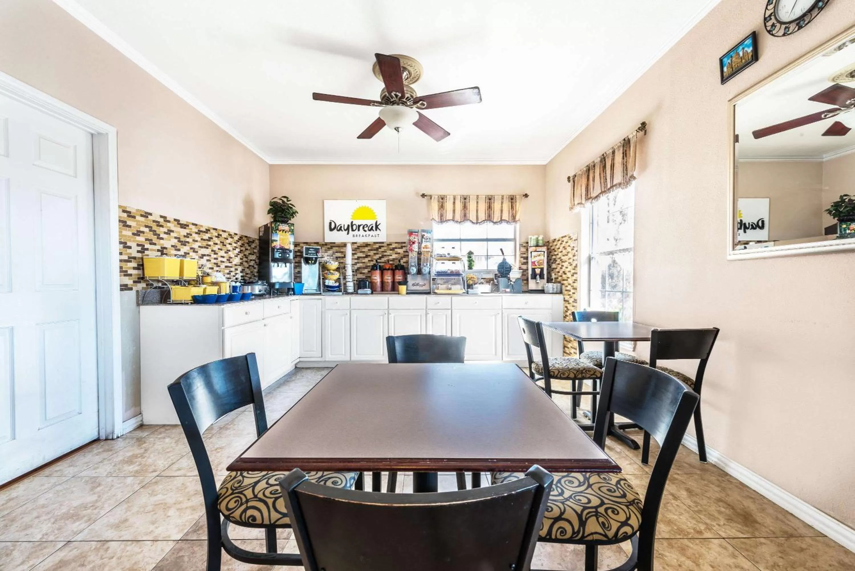 Restaurant/places to eat in Days Inn by Wyndham Gainesville