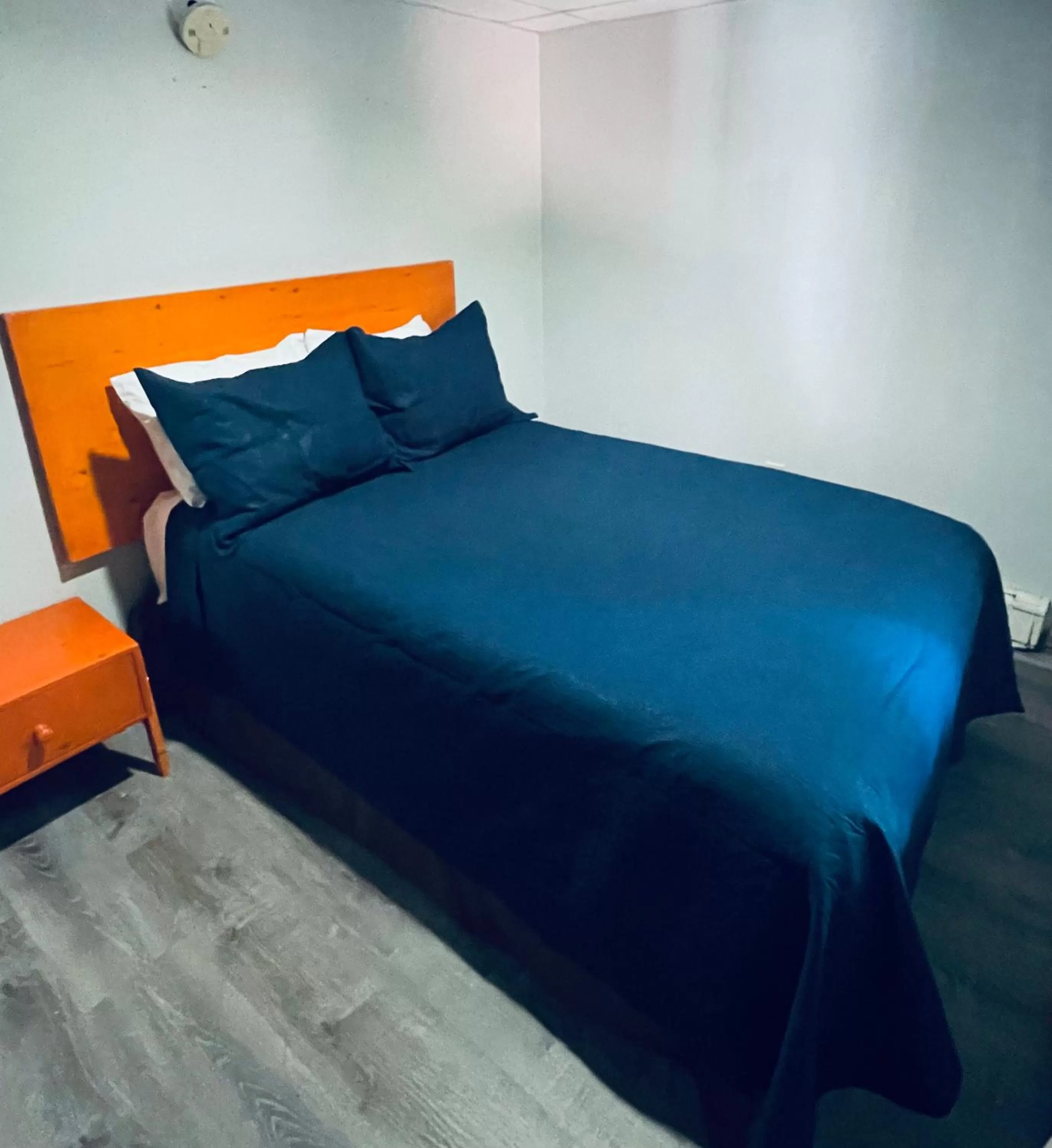 Bedroom, Bed in Ships Inn