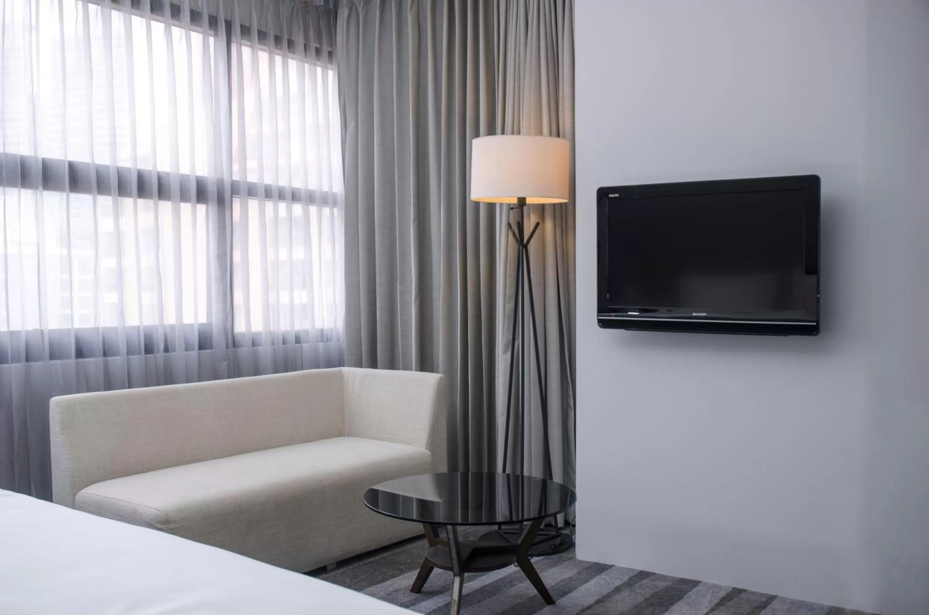 TV and multimedia in Holiday Inn Bangkok Sukhumvit by IHG