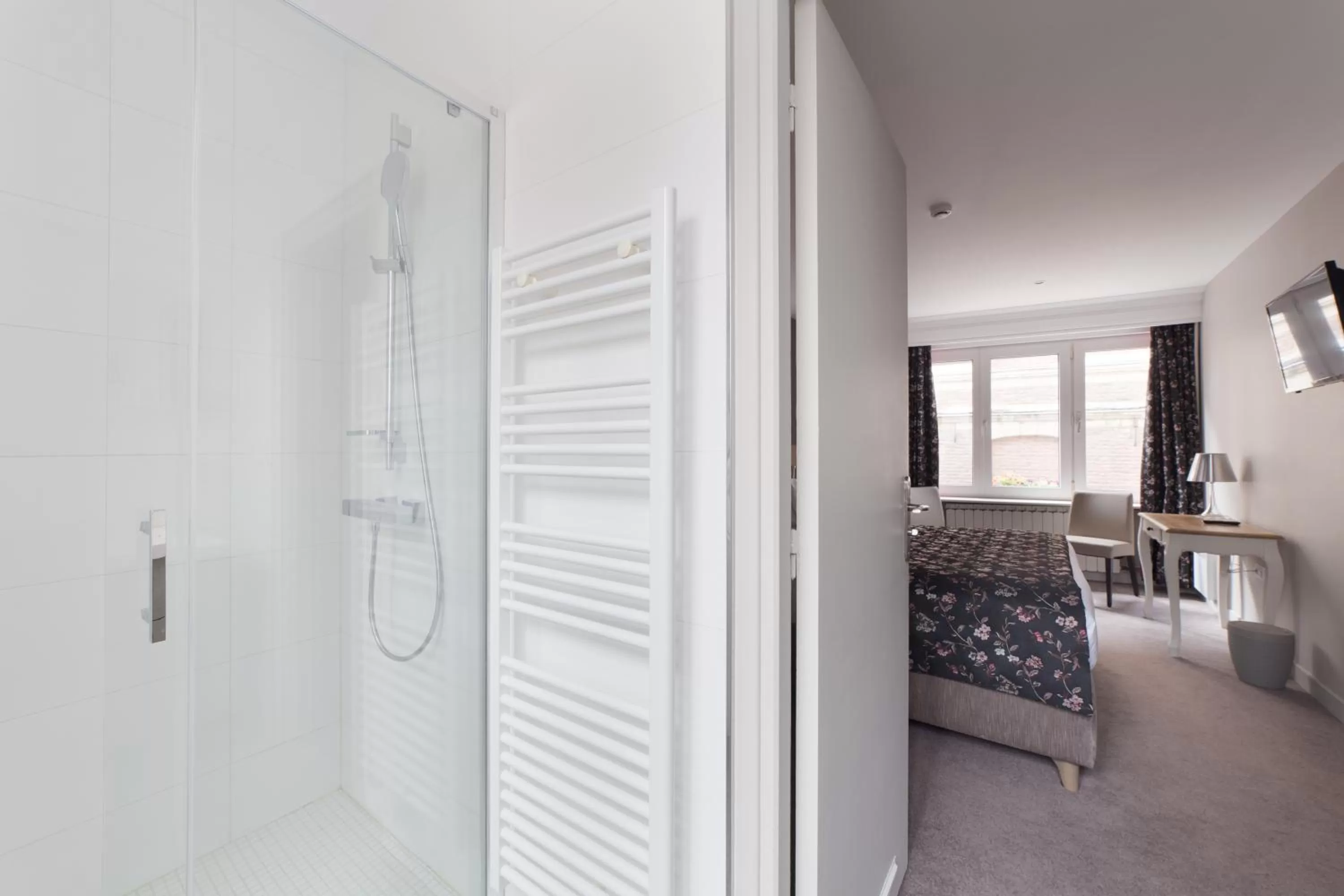 Bathroom, Bed in La Terrasse