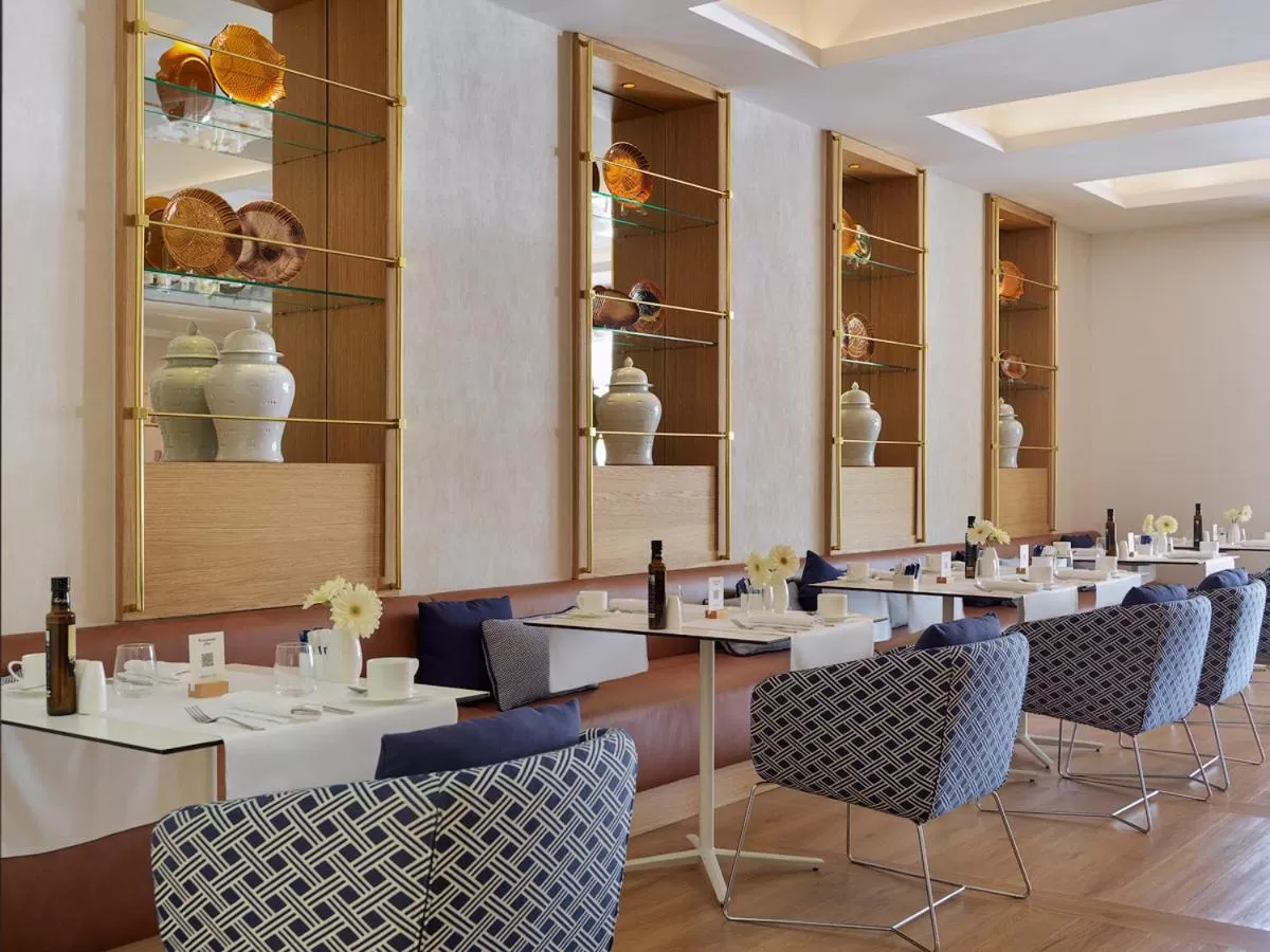 Dining area in H10 Port Vell 4* Sup