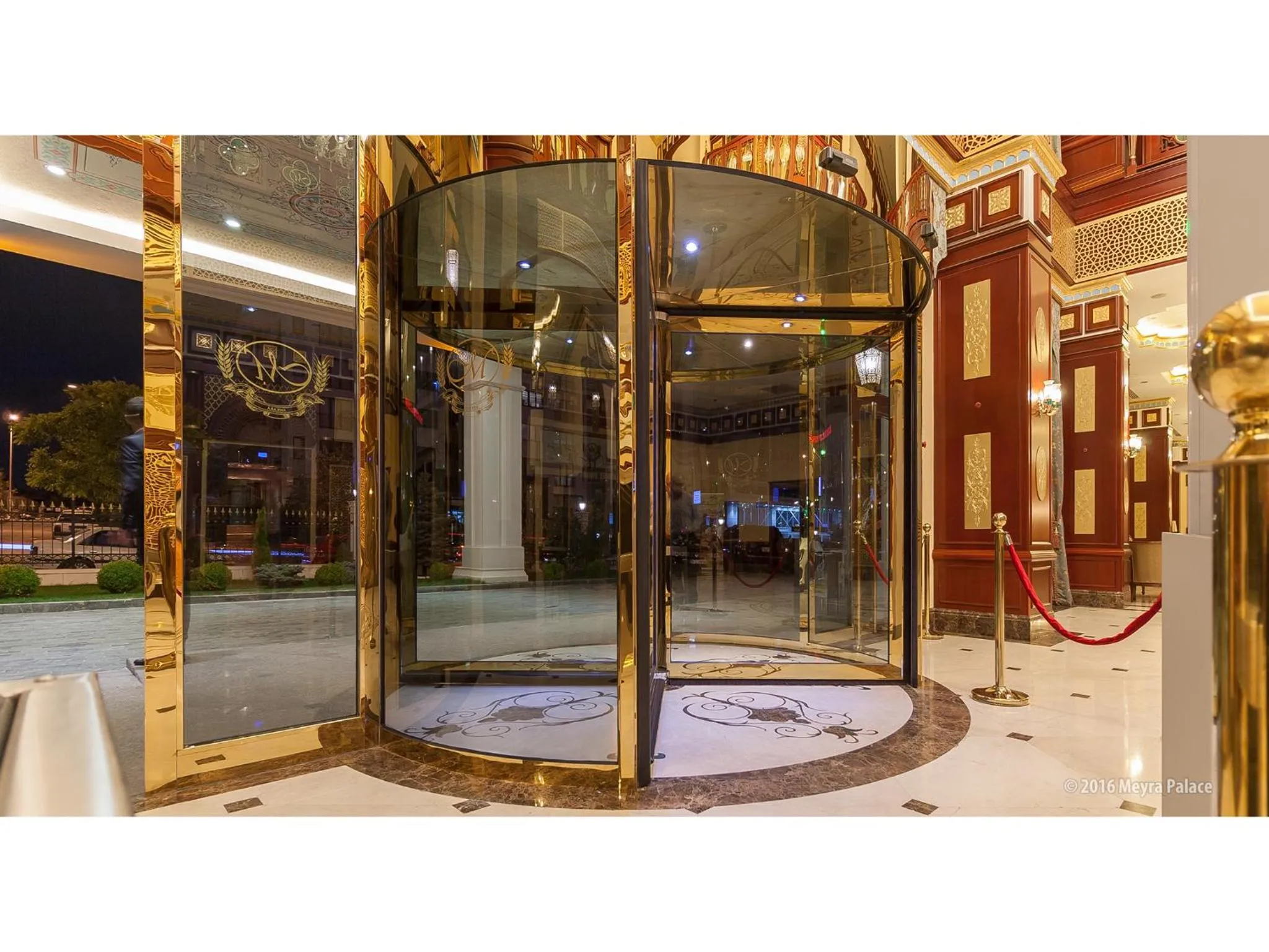 Facade/entrance in Meyra Palace