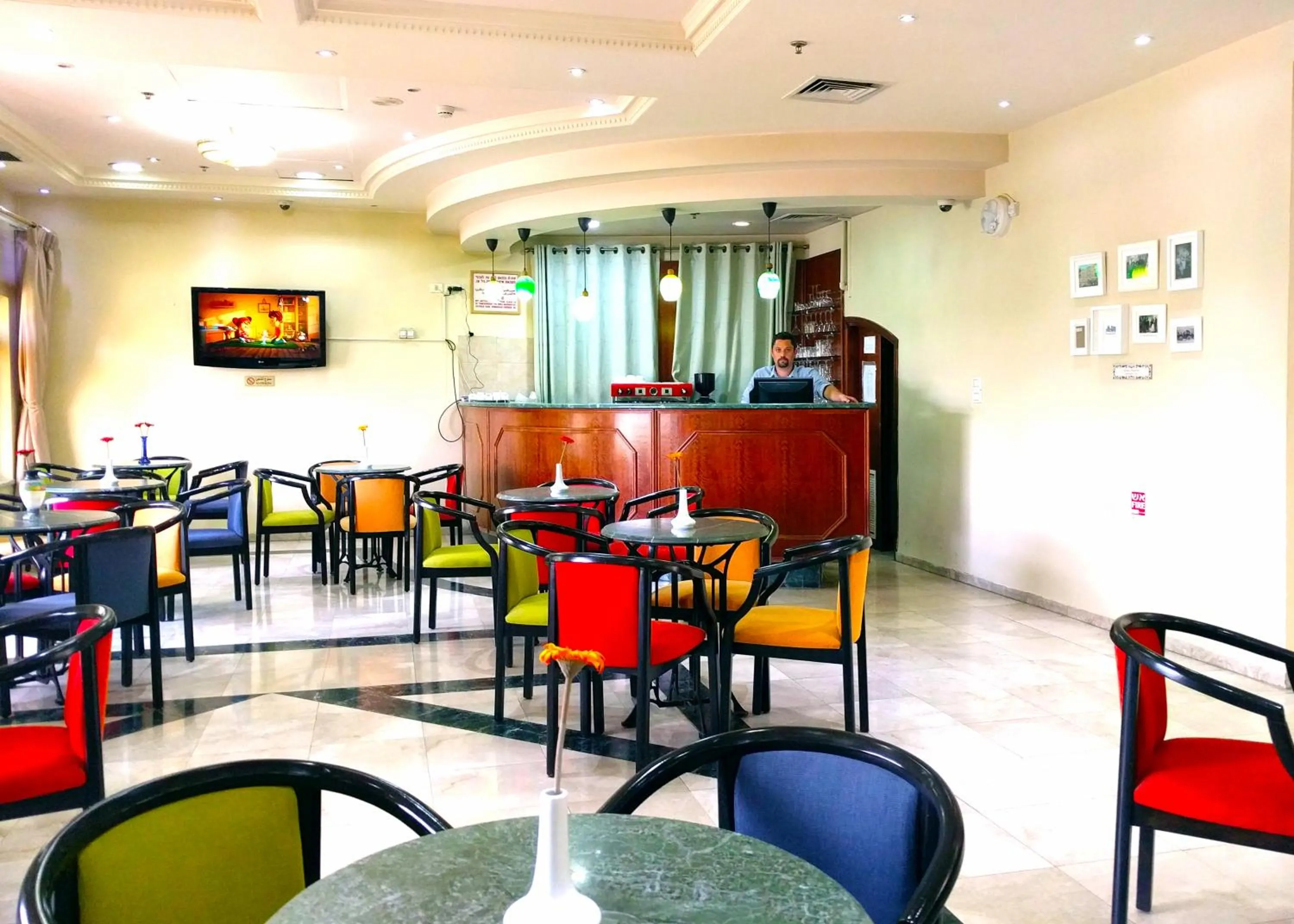 Restaurant/places to eat in Holy Land Hotel