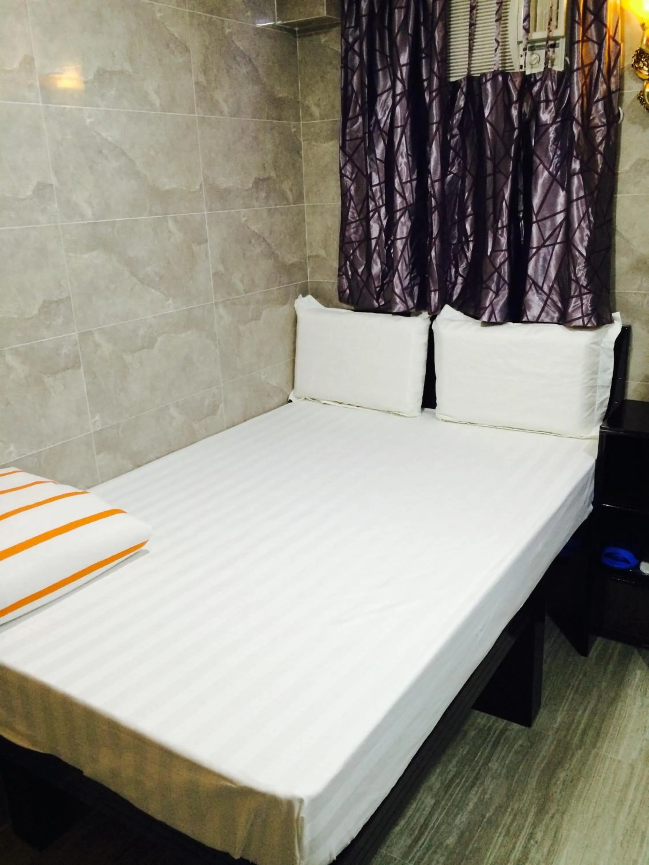 Bedroom, Bed in Modern