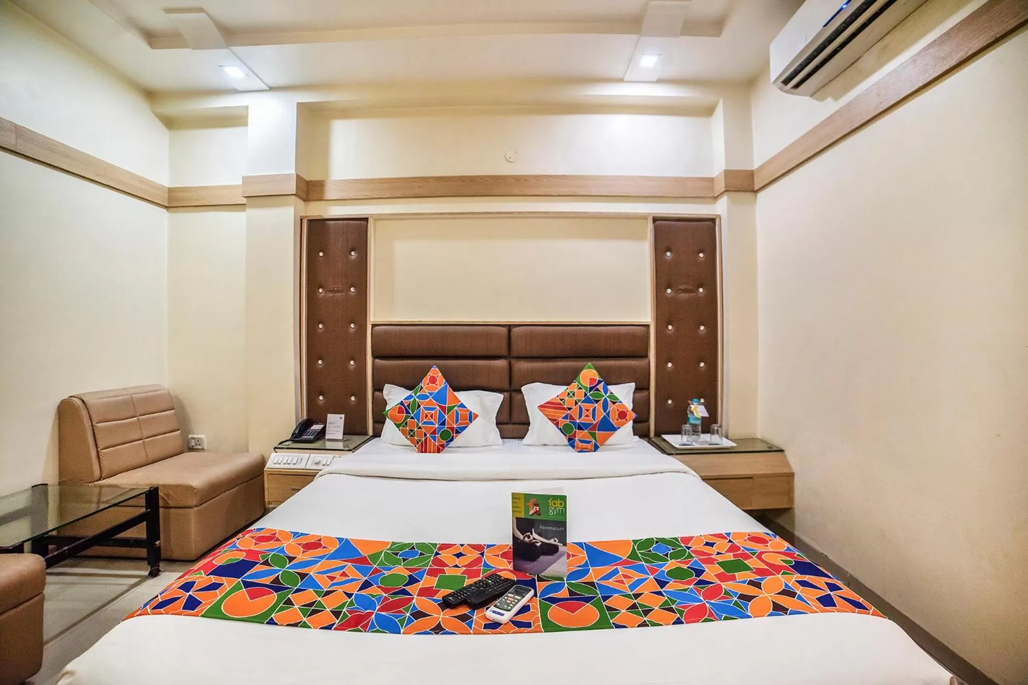Bedroom, Bed in FabHotel Santoor Geeta Bhawan Square