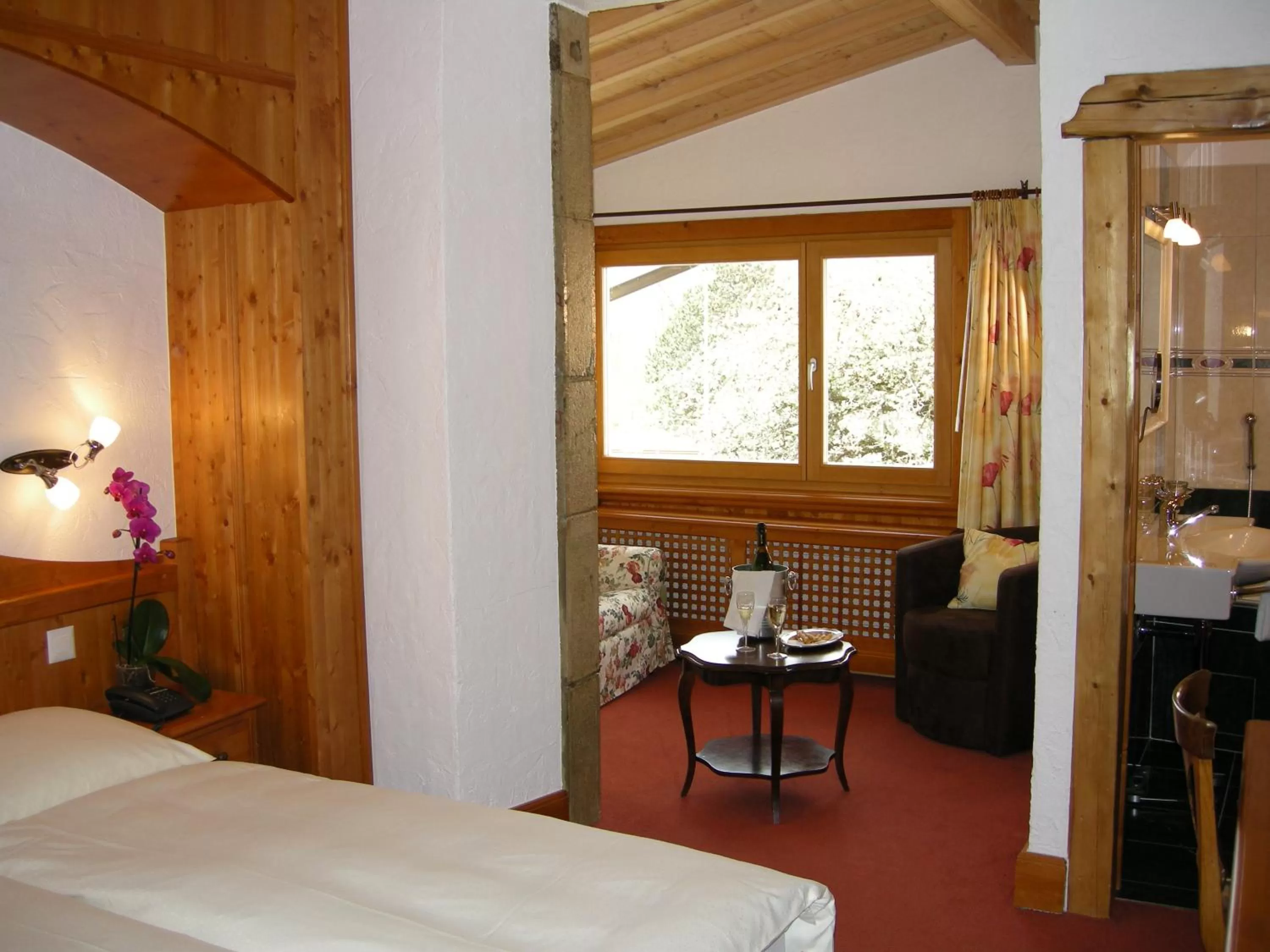 Bed in HOTEL de la Truite & SPA Le petit Nautilus