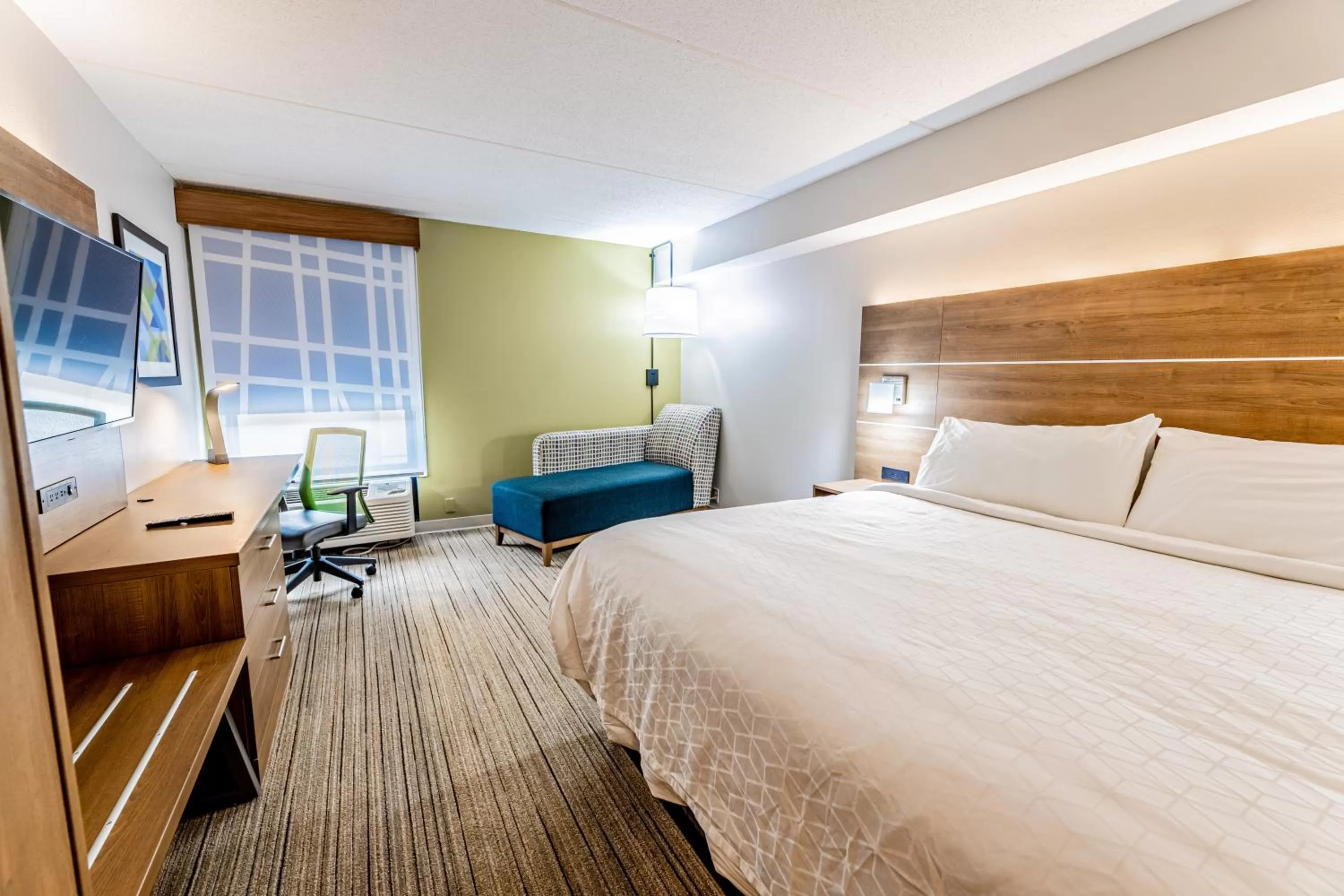 Photo of the whole room, Bed in Holiday Inn Express Indianapolis South by IHG