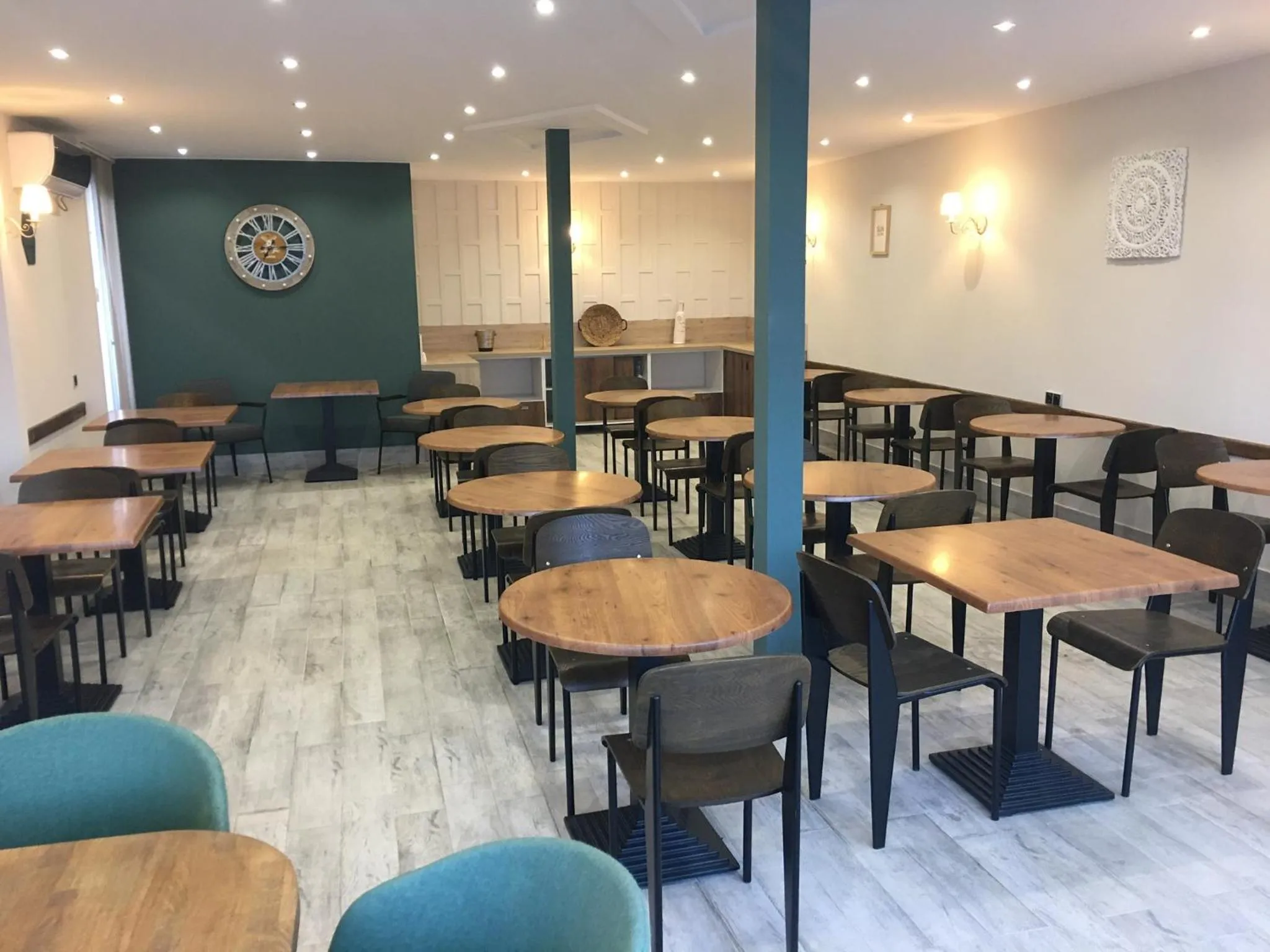 Restaurant/places to eat in Rogalux Blue