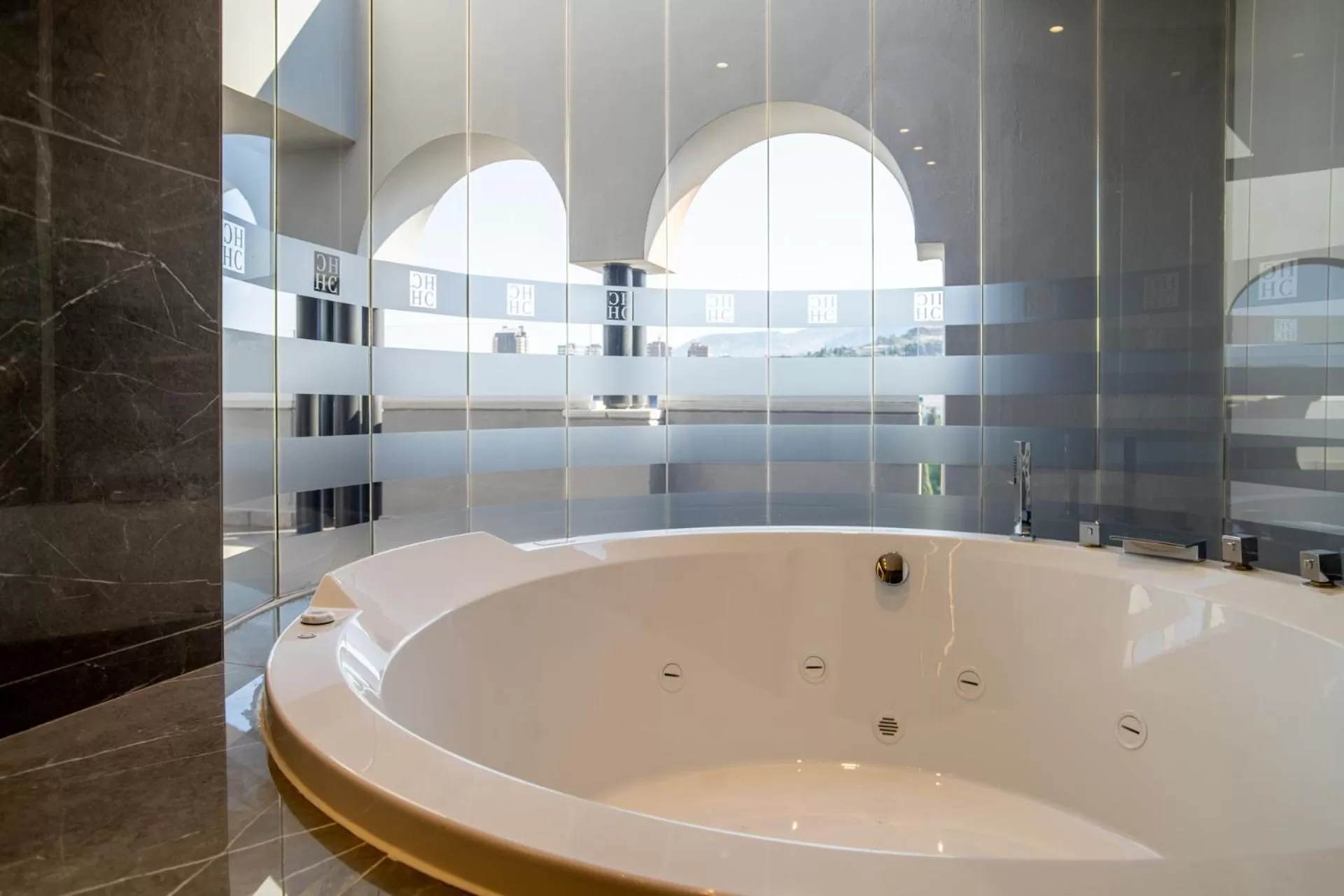 Bath in Hotel Granada Center