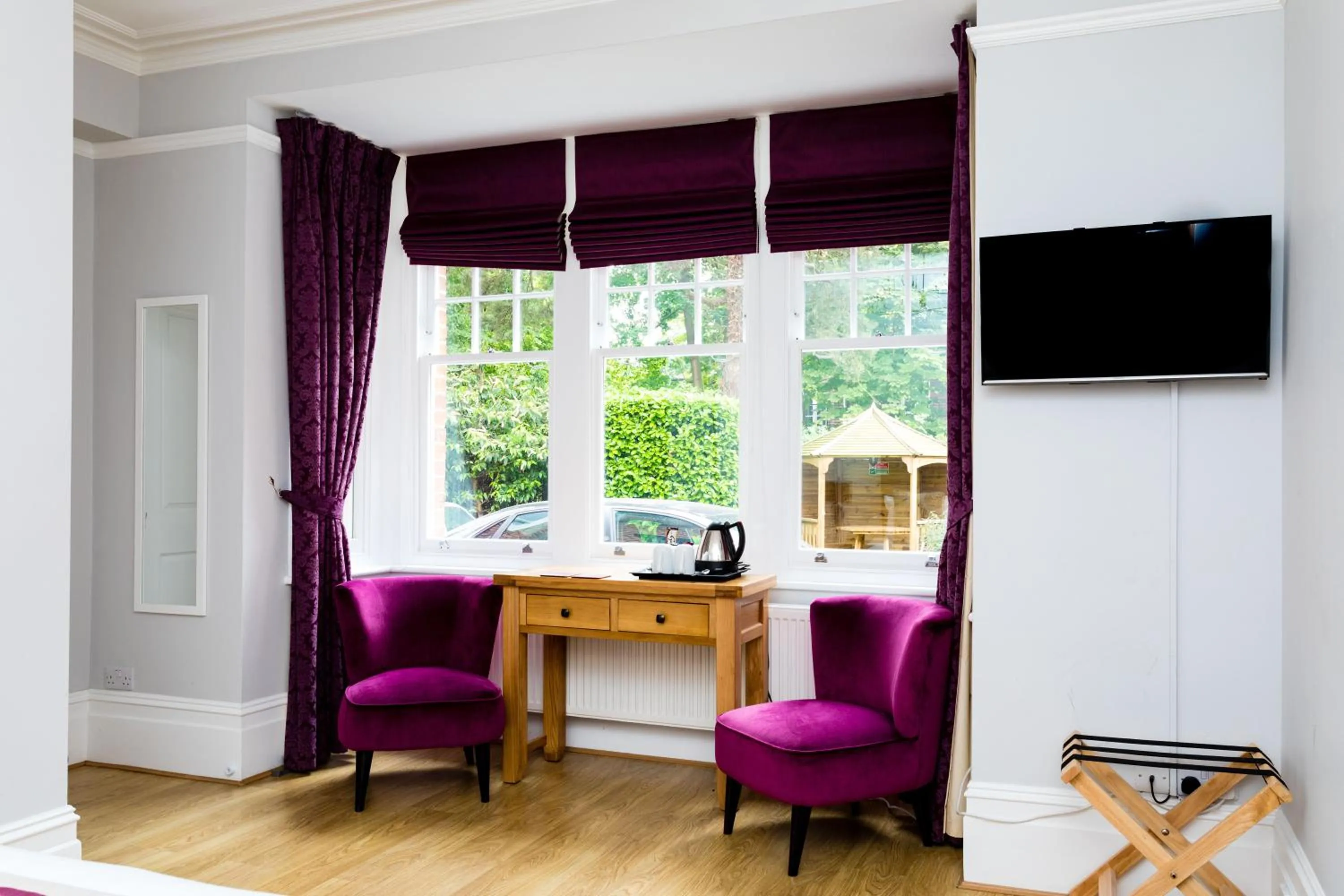 Seating area in The Lawn Guest House Gatwick