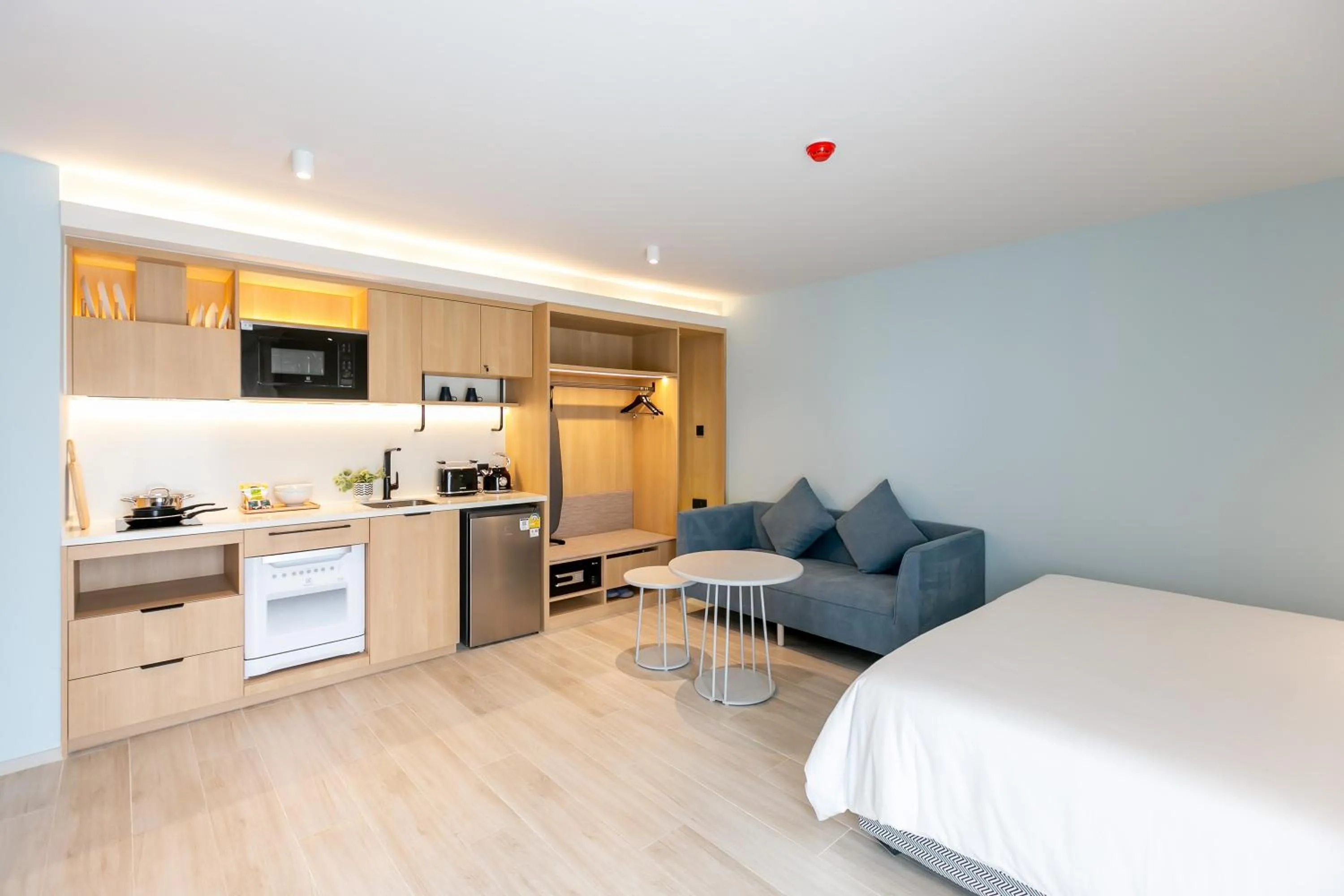 Photo of the whole room, Bed in The SACHA Apart-Hotel Thonglor