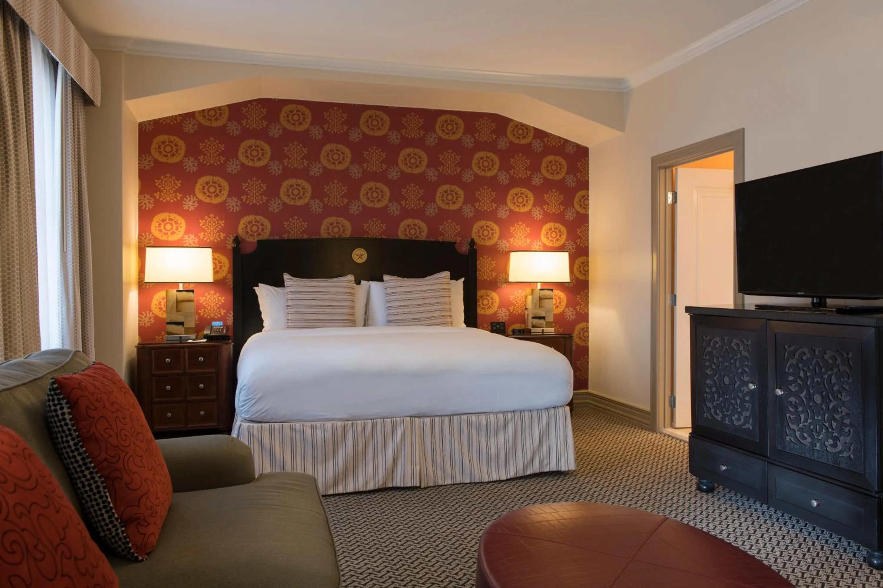 Photo of the whole room, Bed in The Stephen F Austin Royal Sonesta Hotel