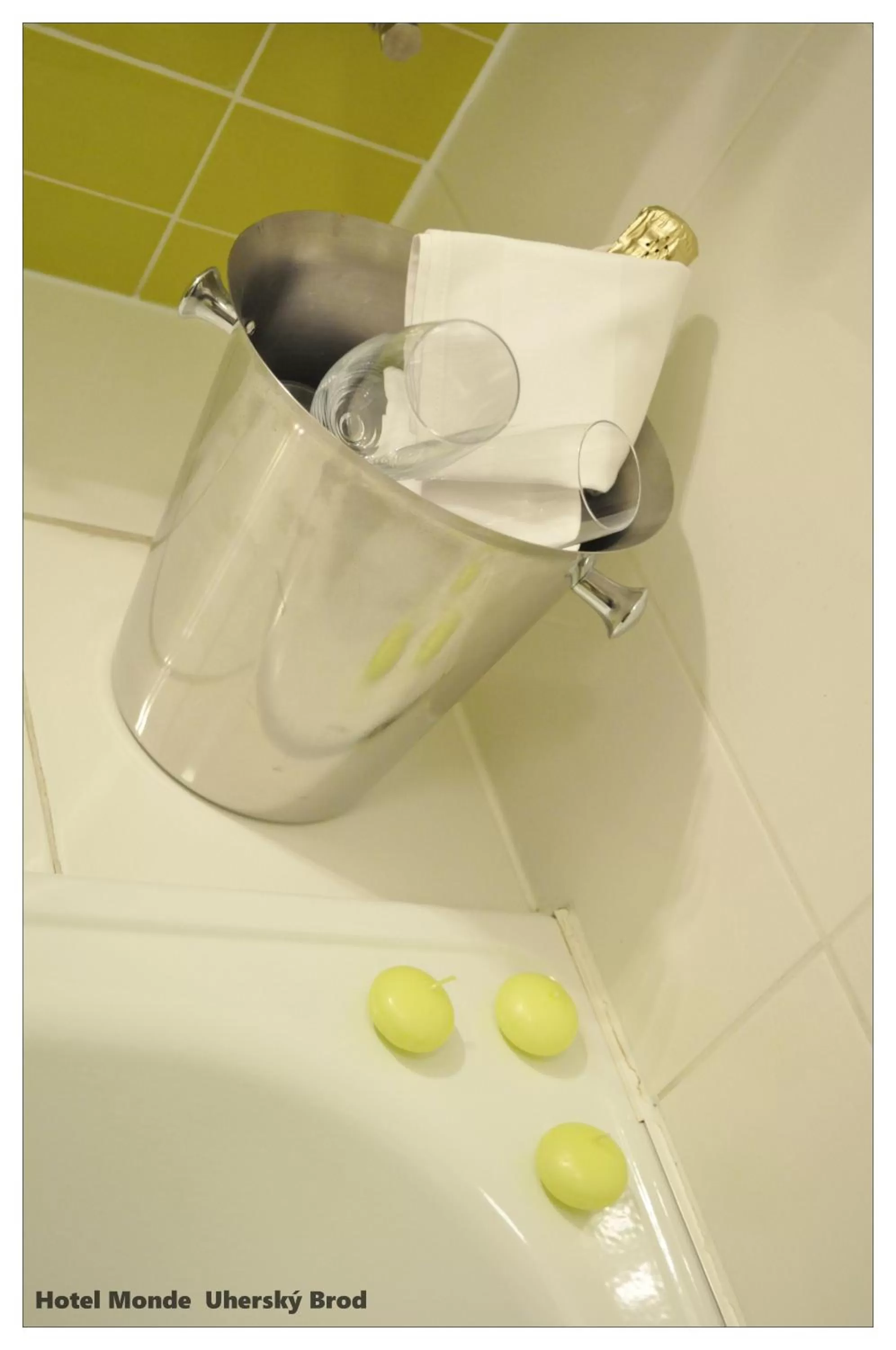 Bathroom in Hotel Monde