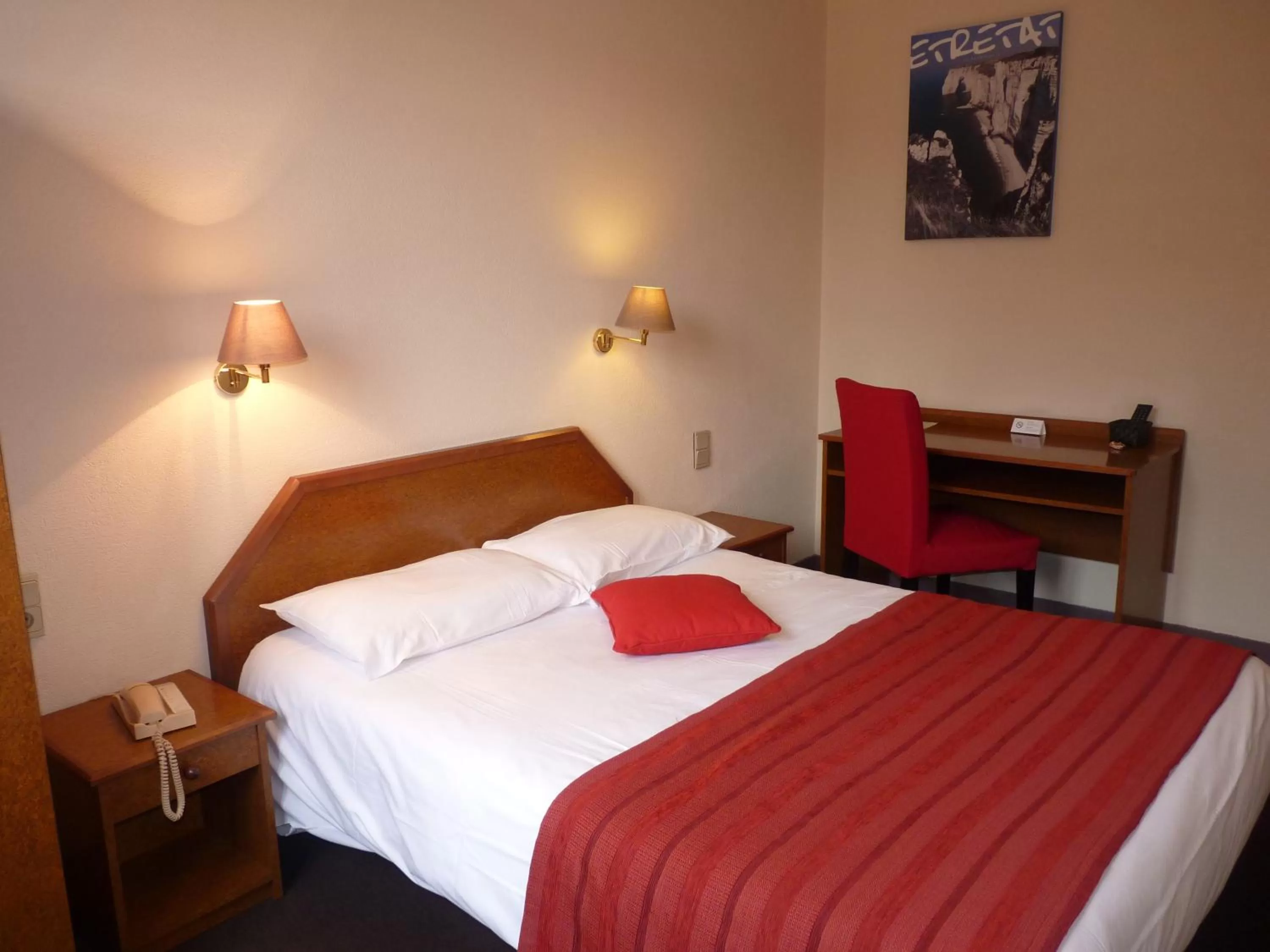 Bedroom in Hôtel-Restaurant La P'tite Auberge