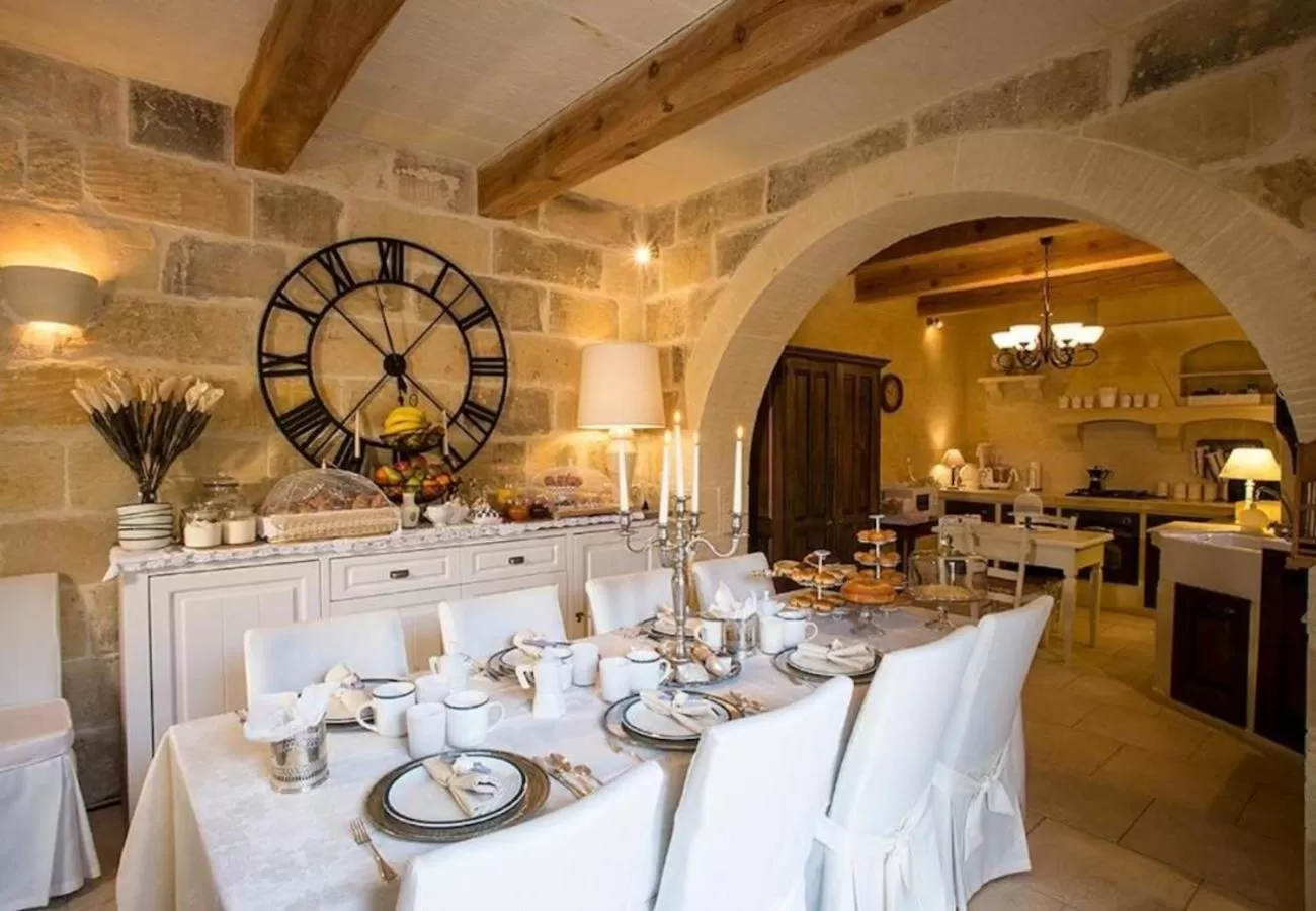 Banquet/Function facilities, Restaurant/Places to Eat in Betty Cake B&B