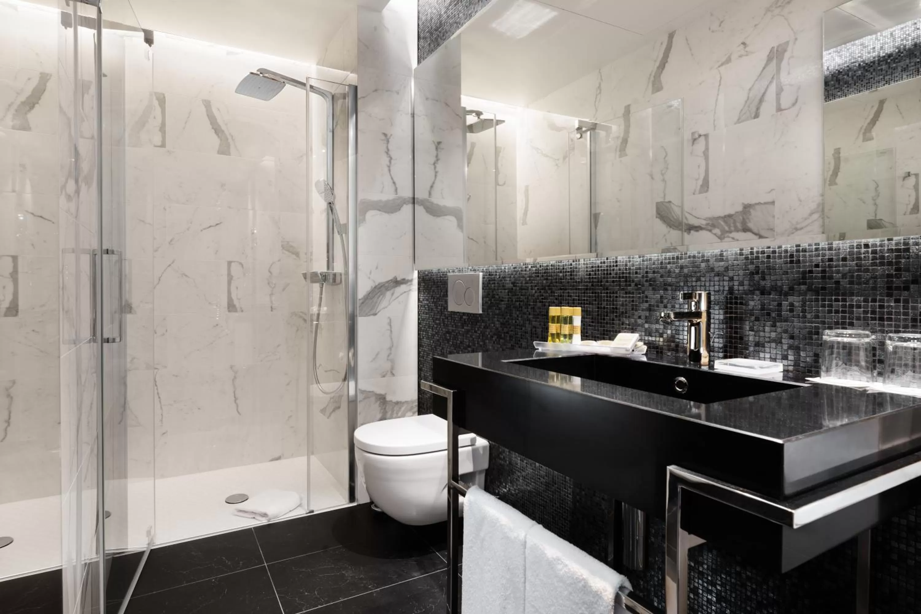 Shower in Áurea Legends by Eurostars Hotel Company