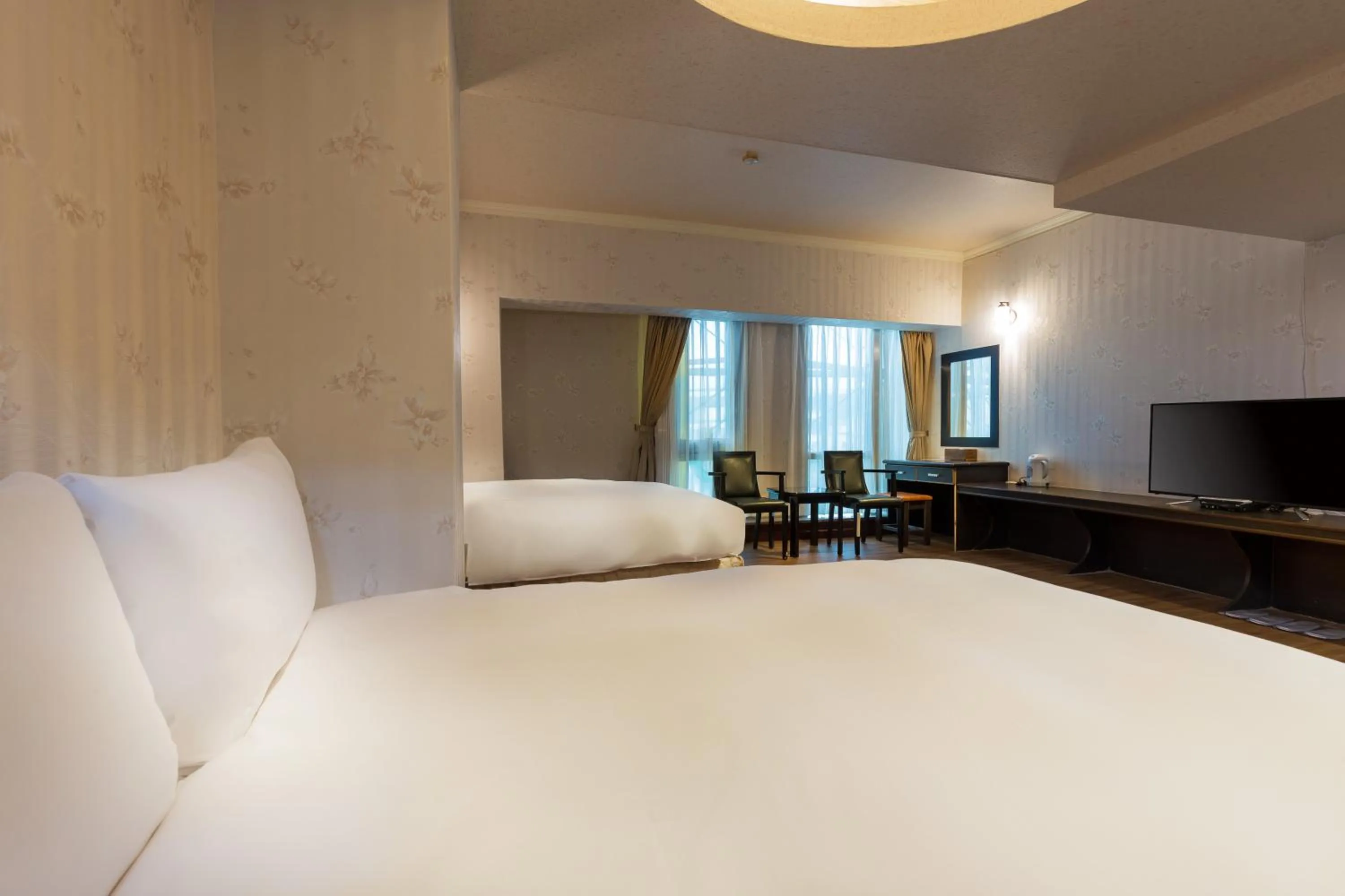 Bedroom, Bed in Lishin Hotel