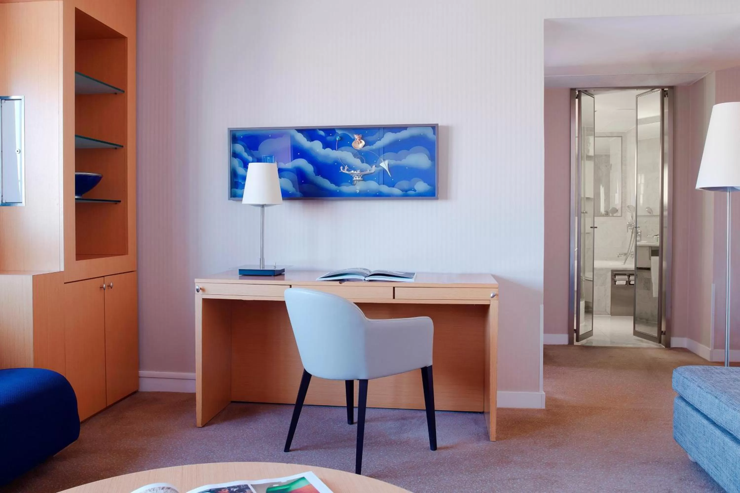 Photo of the whole room in Sheraton Paris Charles de Gaulle Airport Hotel