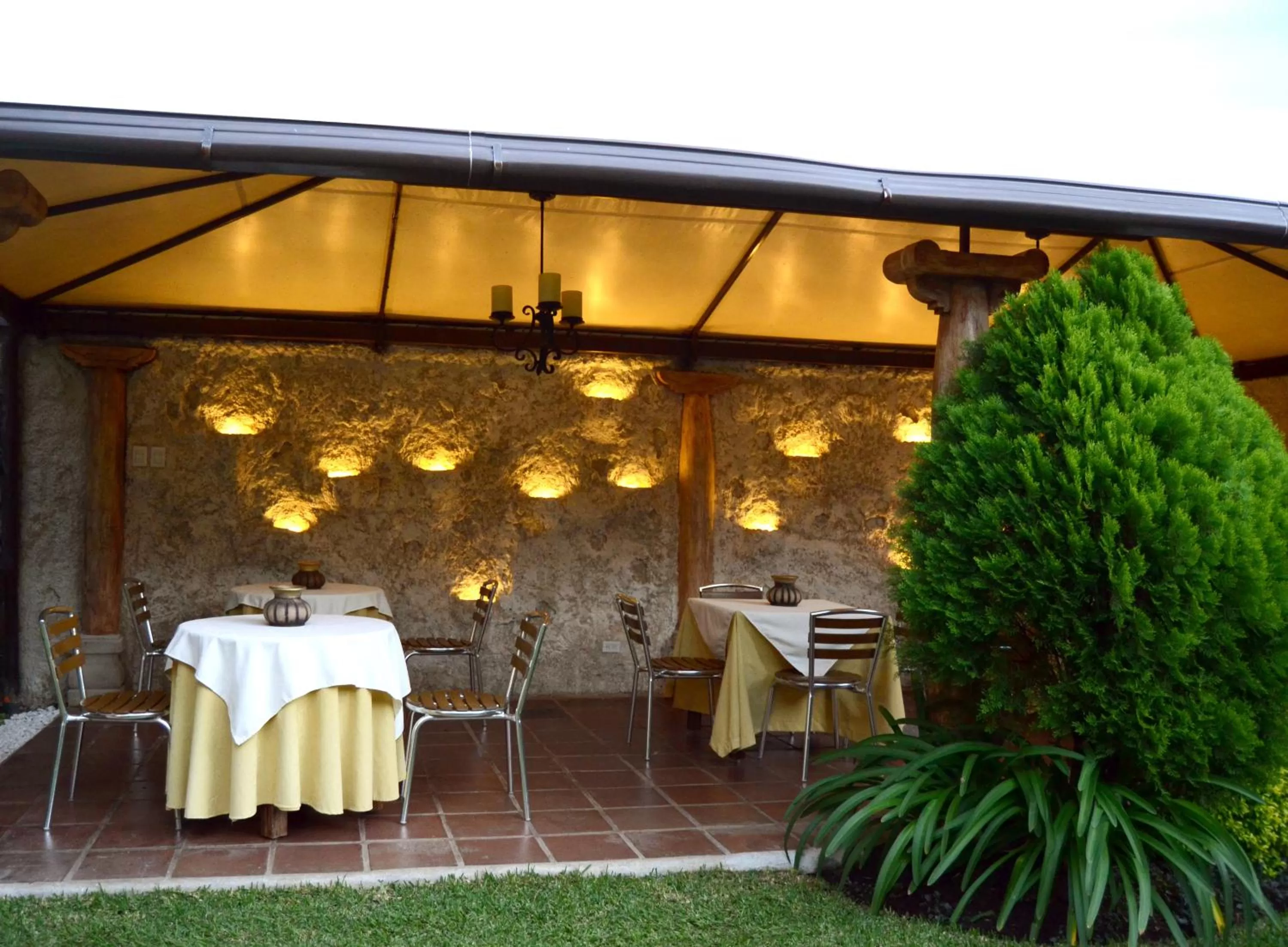 Restaurant/places to eat in Hostal Villa Toscana