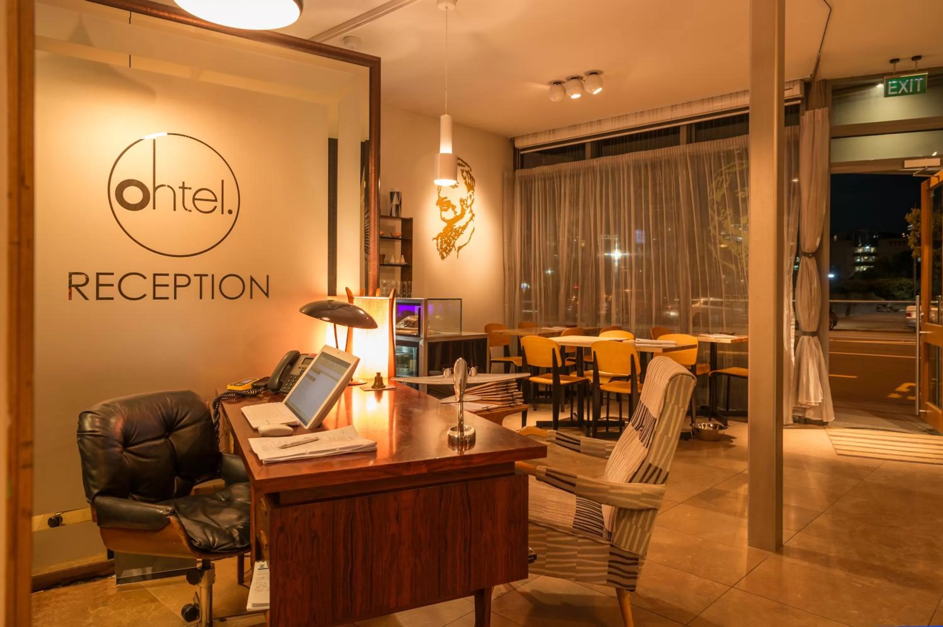 Restaurant/places to eat in Ohtel Wellington