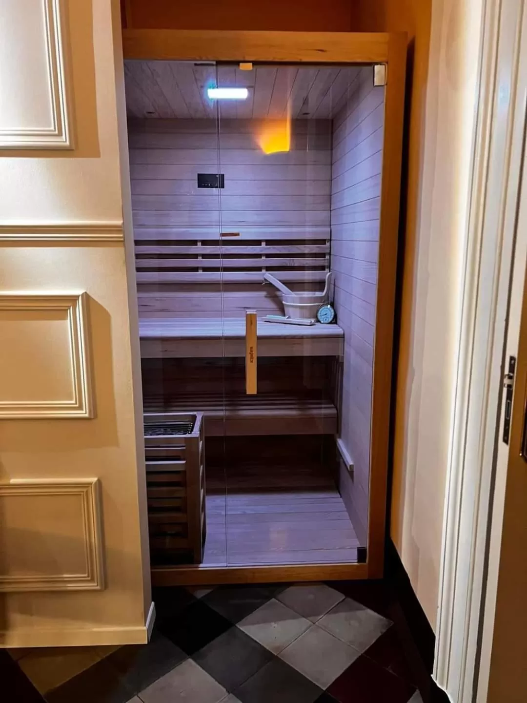 Sauna in Toscano Palace Luxury Rooms Catania