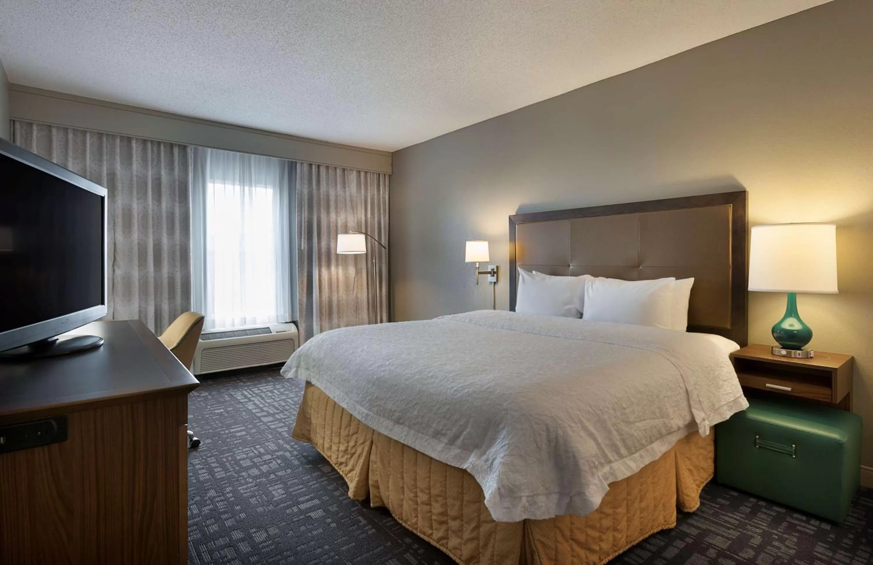 Bed in Hampton Inn & Suites Charlotte/Pineville
