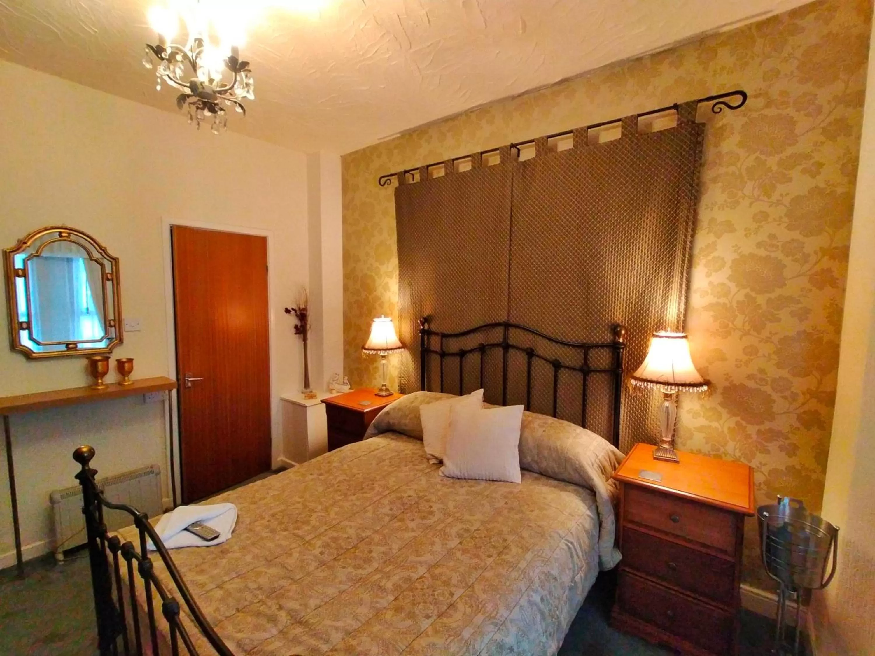 Bed in Hotel Babylon