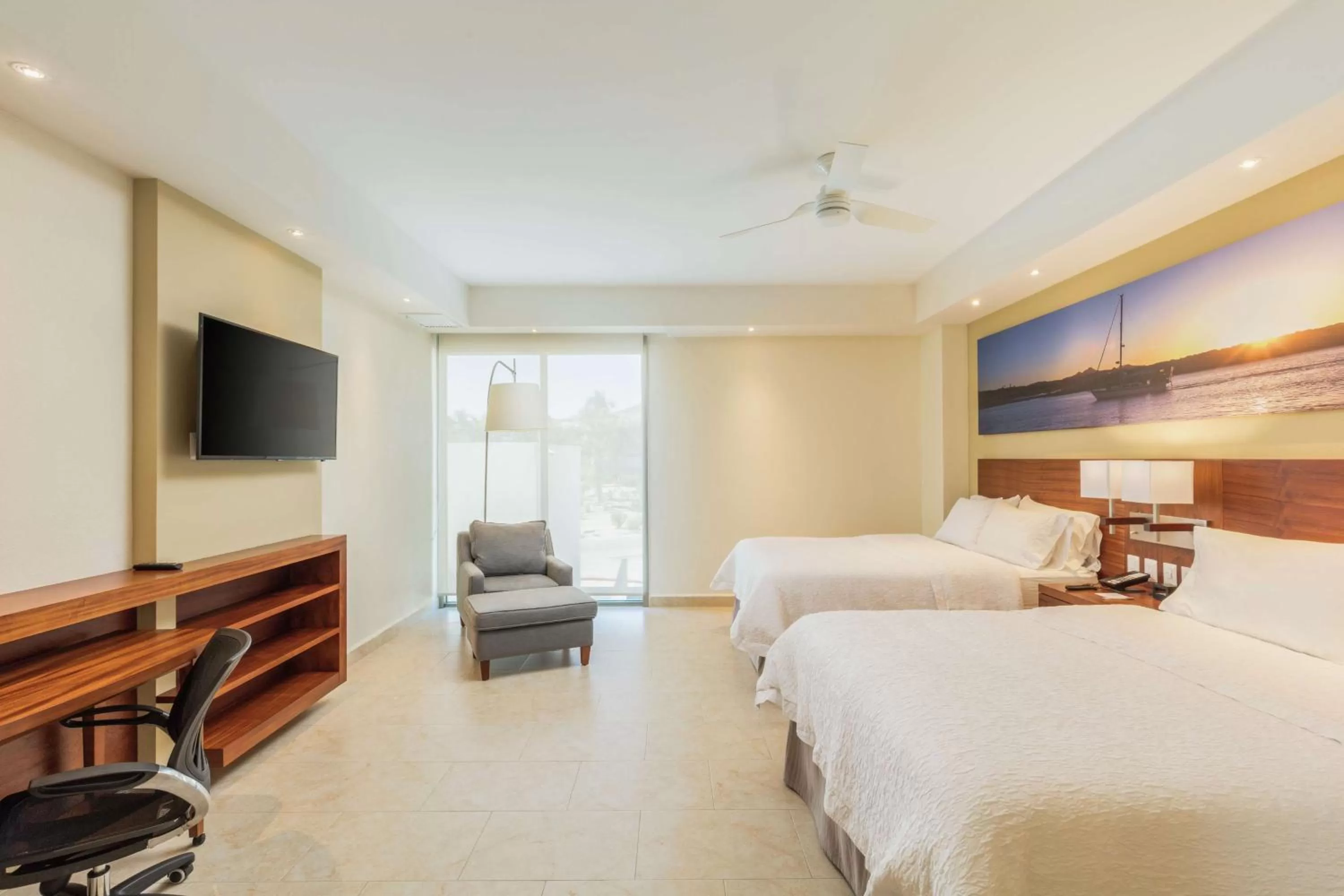 Bedroom, Bed in Hampton Inn & Suites by Hilton Los Cabos