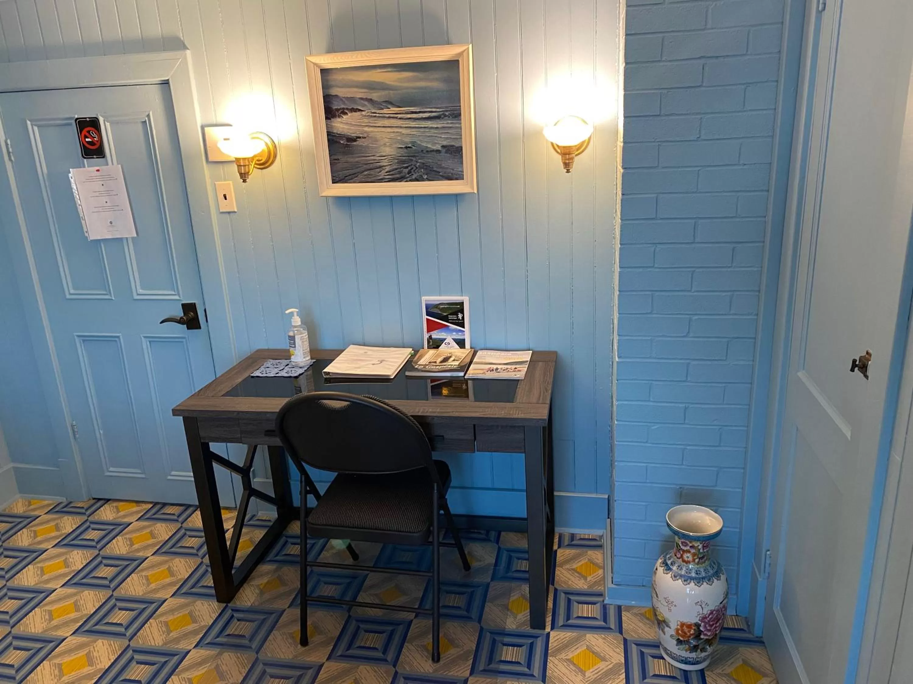 Seating area, Dining Area in La Maison entre Mer Montagnes