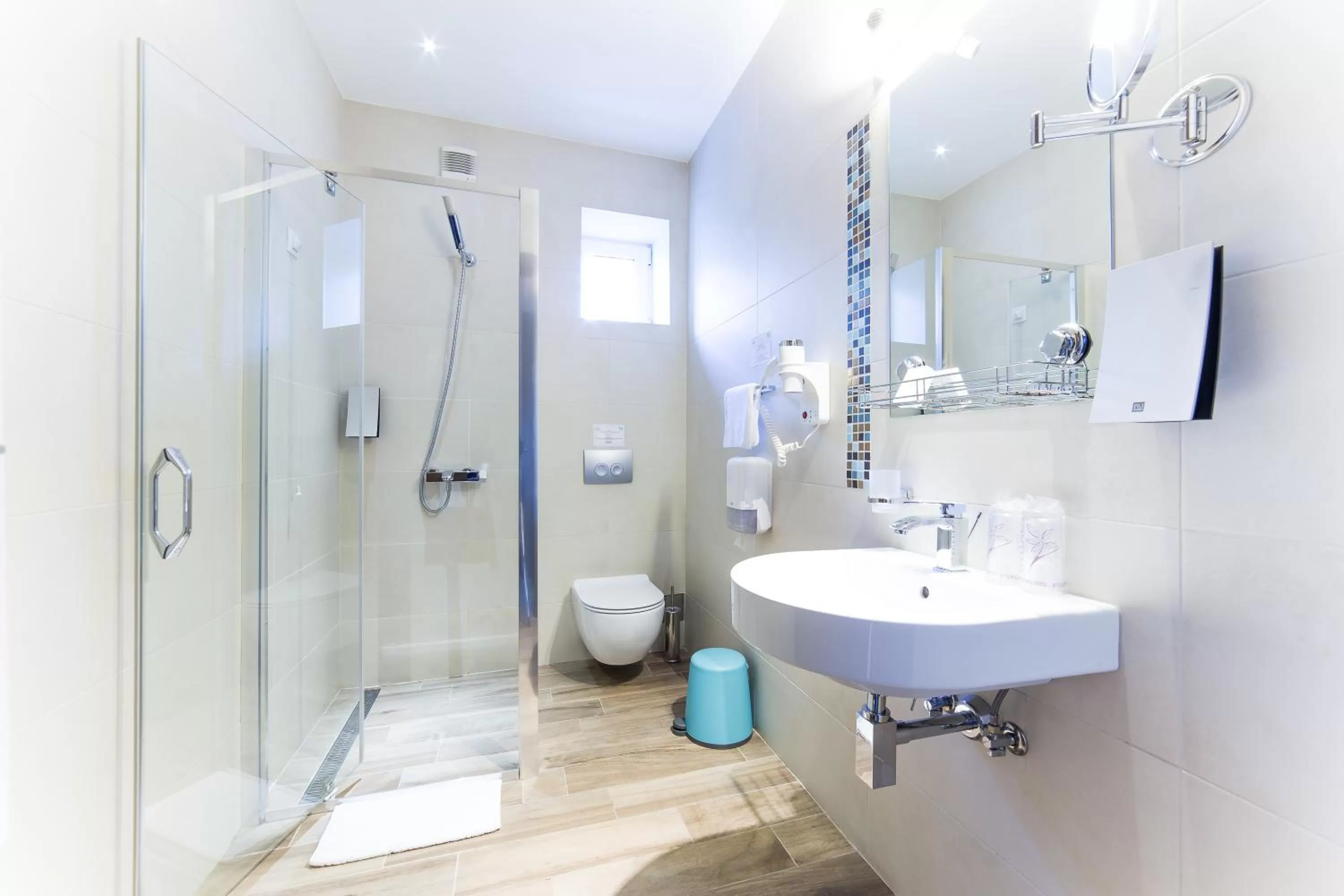 Shower in Garni Hotel Mint