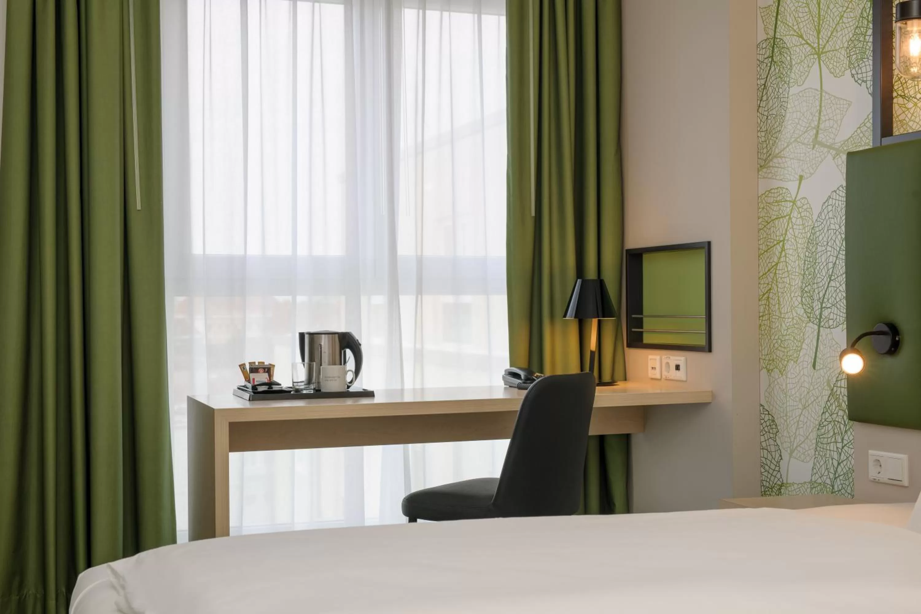 Coffee/tea facilities, Bed in Mercure Hotel Hannover Mitte