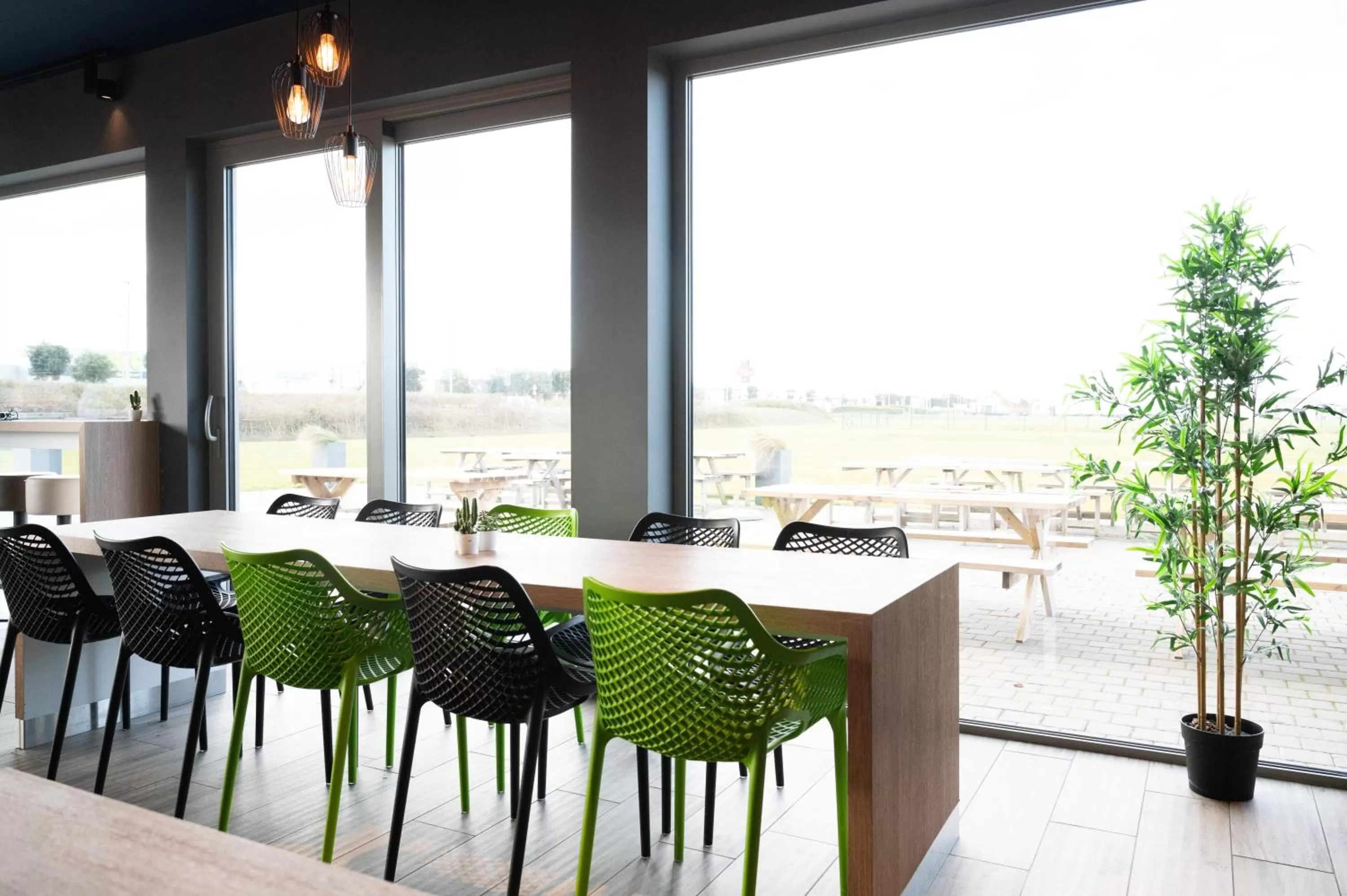 Lounge or bar in ibis budget Oostende Airport