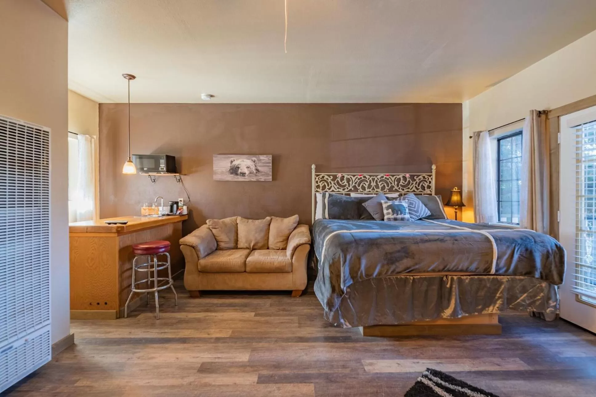 Photo of the whole room, Bed in Black Forest Lodge