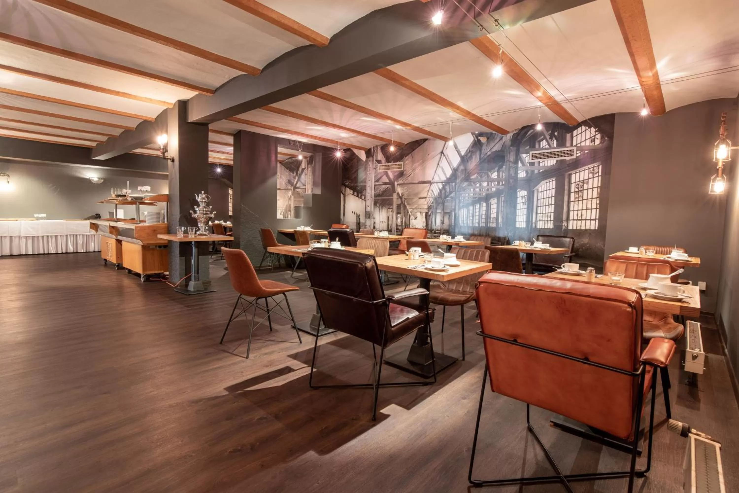 Restaurant/places to eat in B&K Hotels