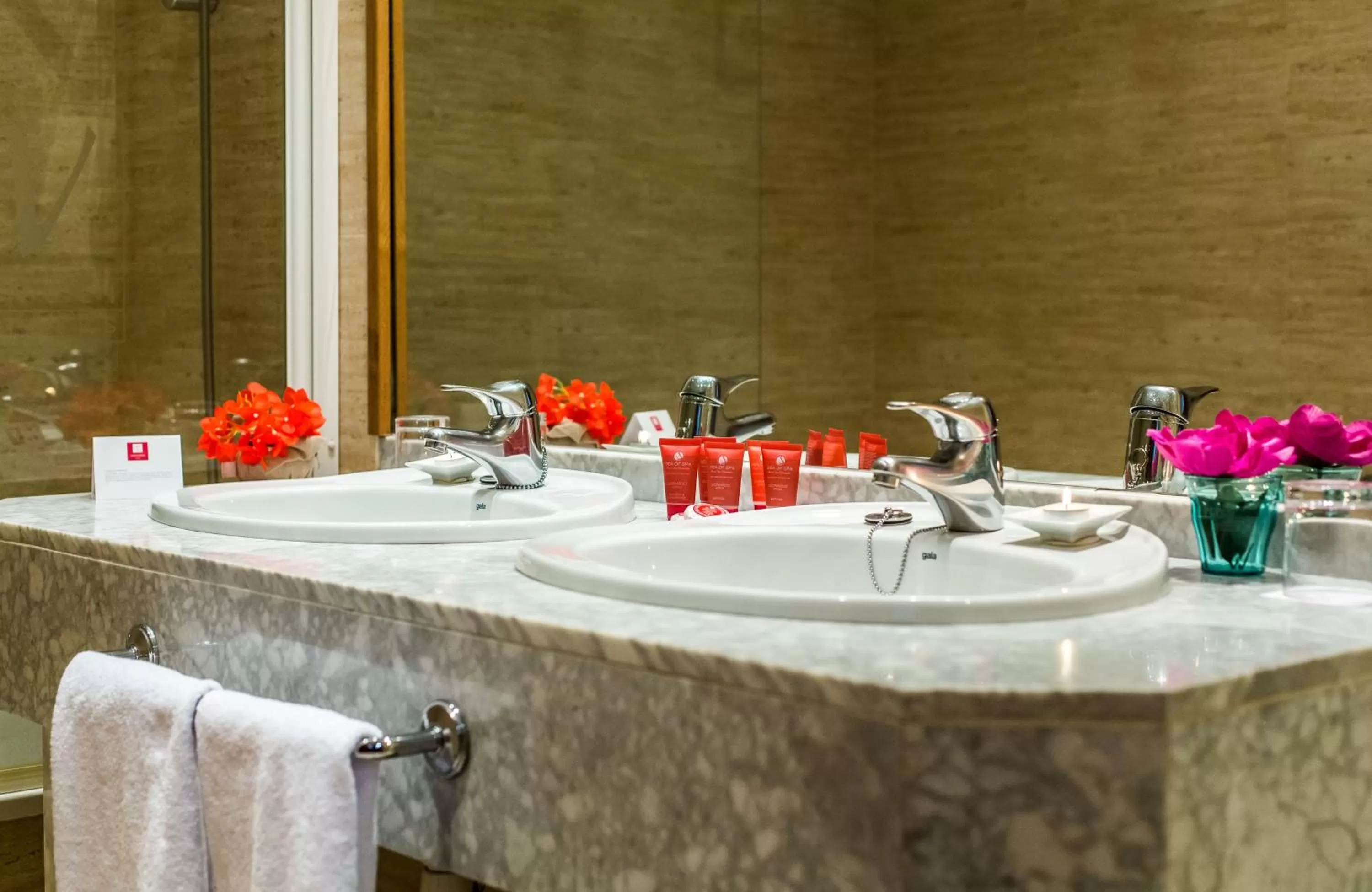 Bathroom in Leonardo Hotel Granada