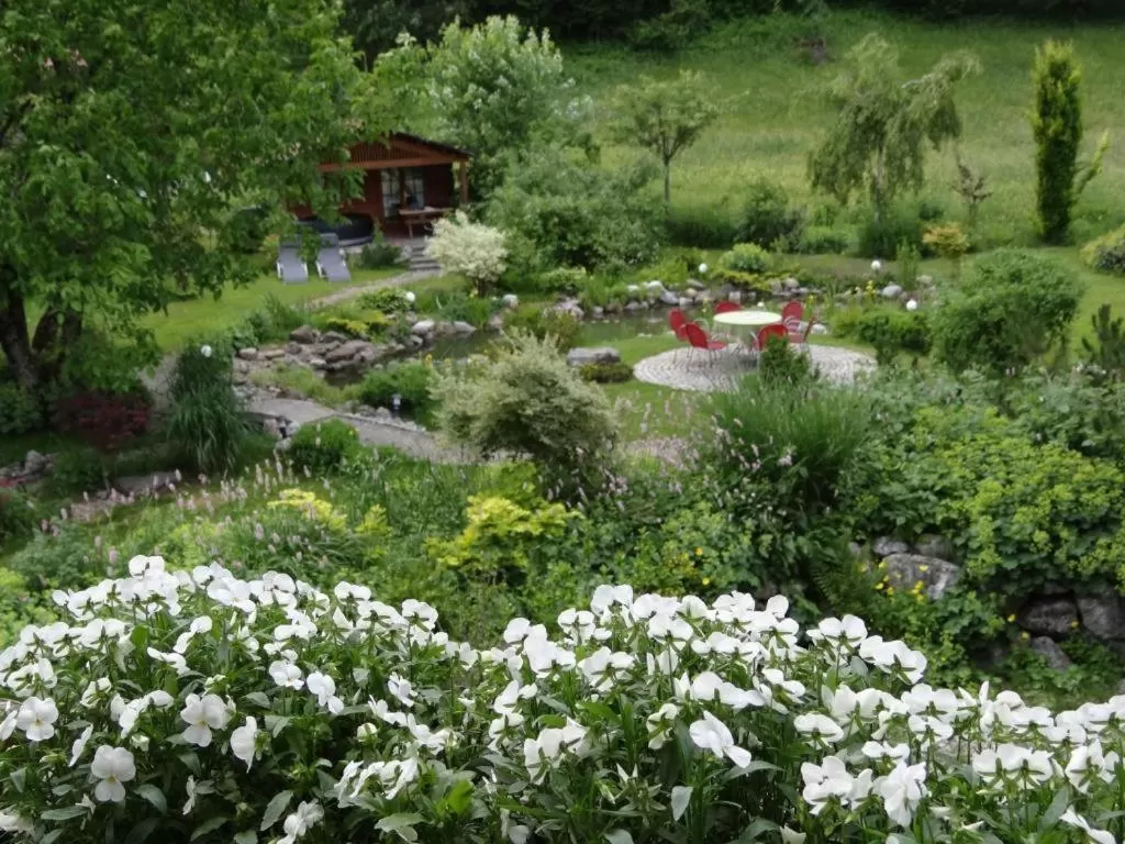 Garden in Gästehaus Bühler