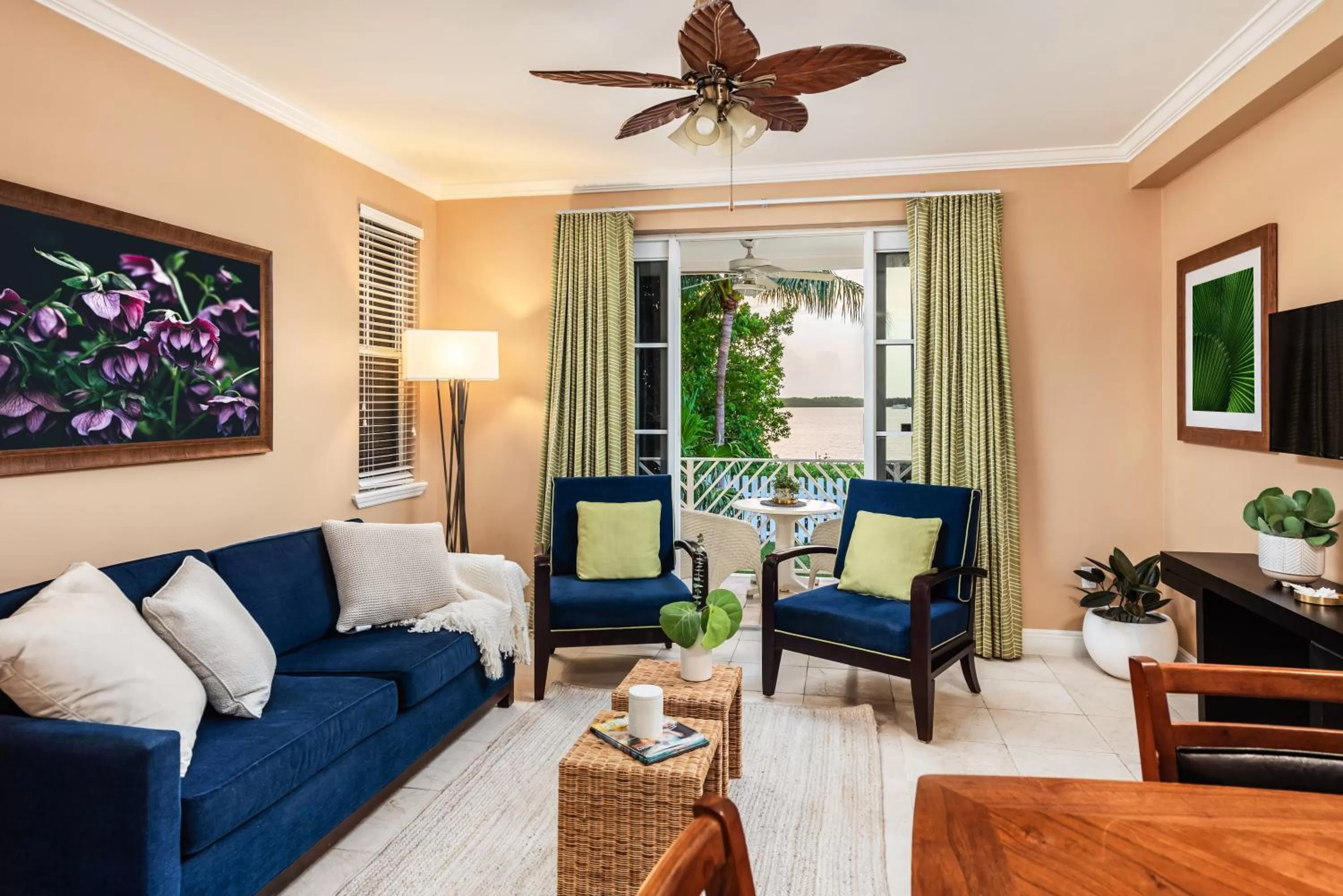 Preferred King / 2 Twin in Bayside Villas by Islander Resort