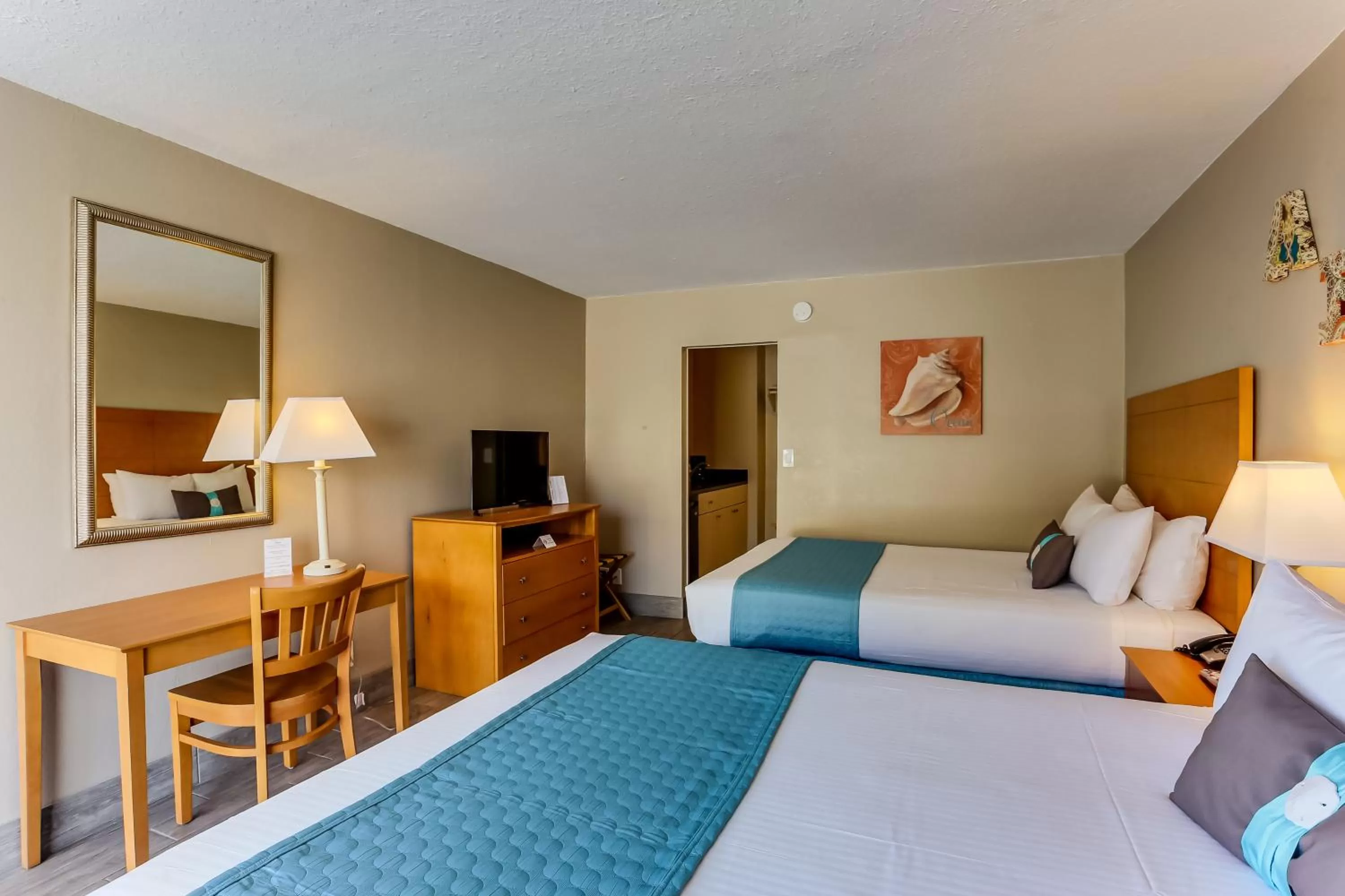 Photo of the whole room, Bed in Beachside Motel - Amelia Island