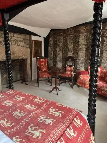 Bed in The Saracens Head Hotel