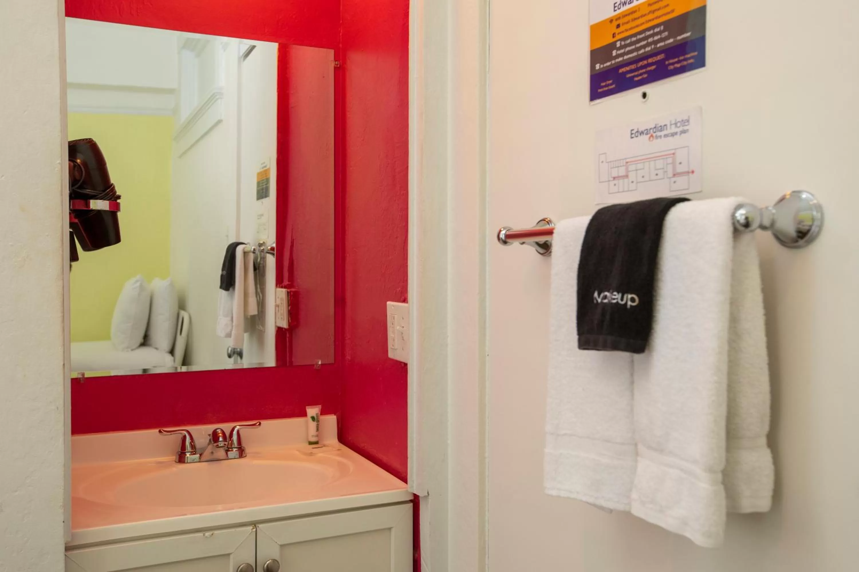 Economy Twin Room in Edwardian Hotel