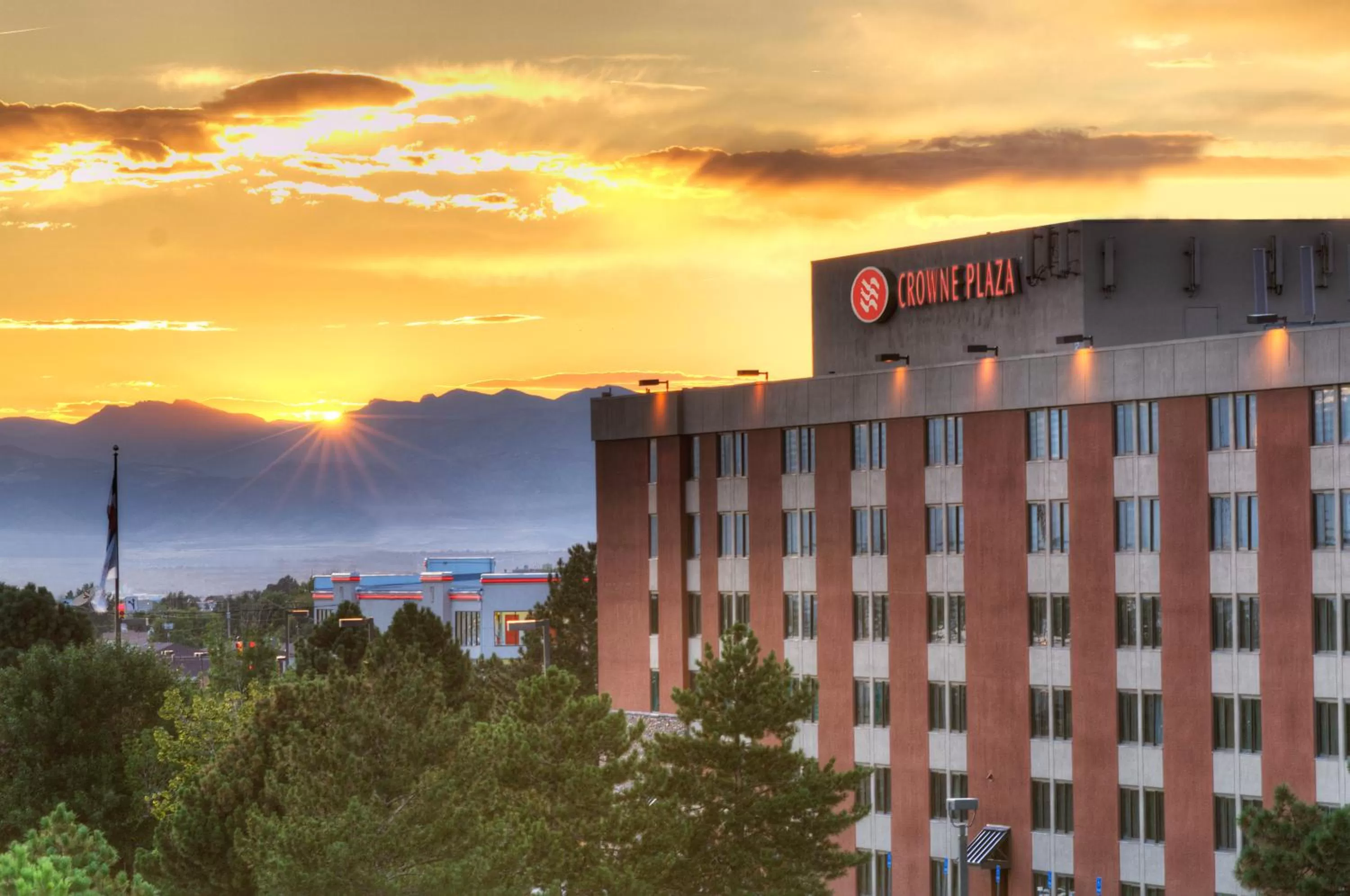Property building, Sunrise/Sunset in Crowne Plaza Denver International Airport, an IHG Hotel